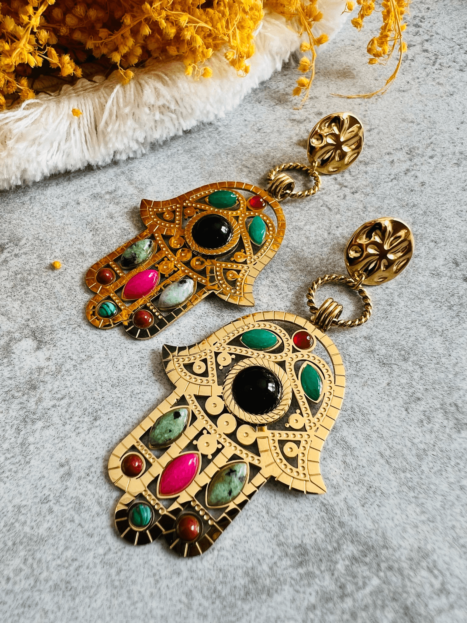Boucles d’oreilles TALYA main de fatma dorée et touches de couleurs - Créations Uniques
