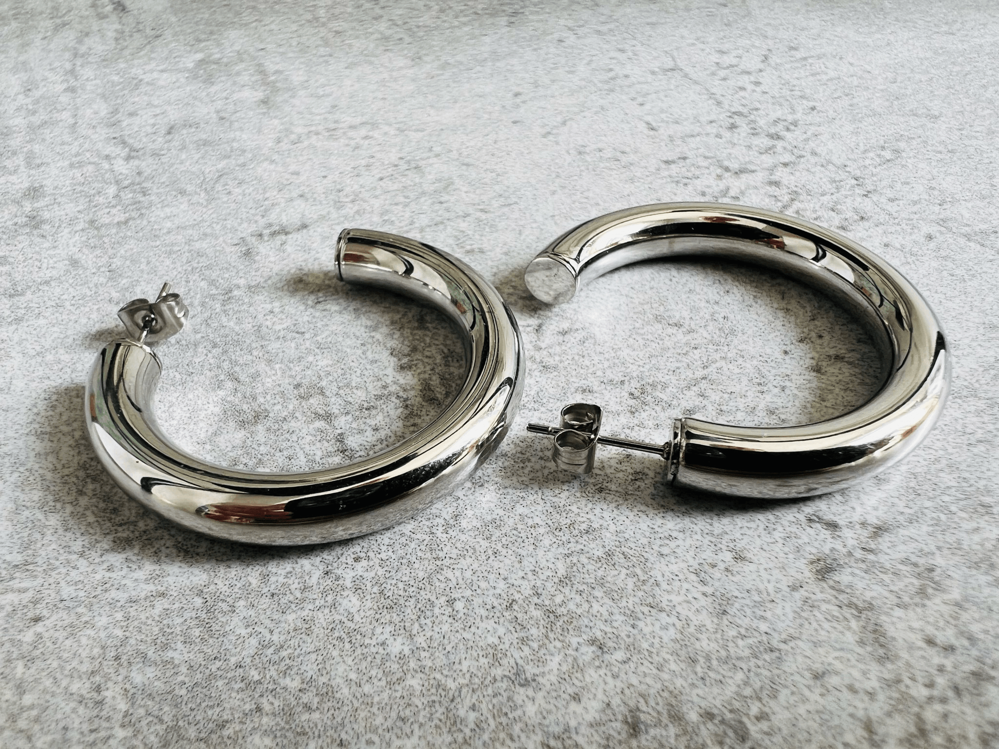 Boucles d’oreilles CLARENCE créoles argentées - Créations Uniques