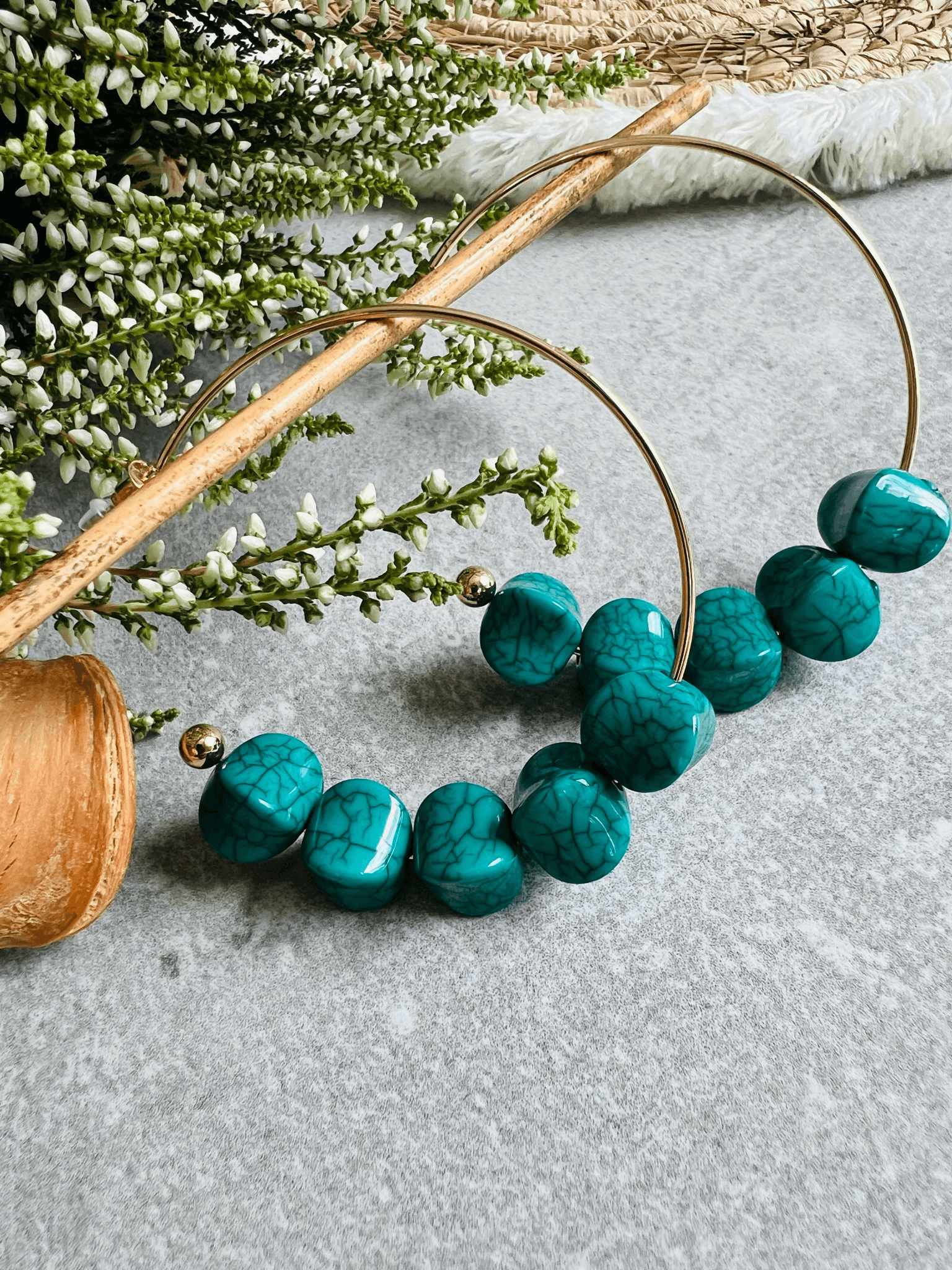 Boucles d’oreilles DONNA anneaux créoles et perles vertes - Créations Uniques - Créations Uniques