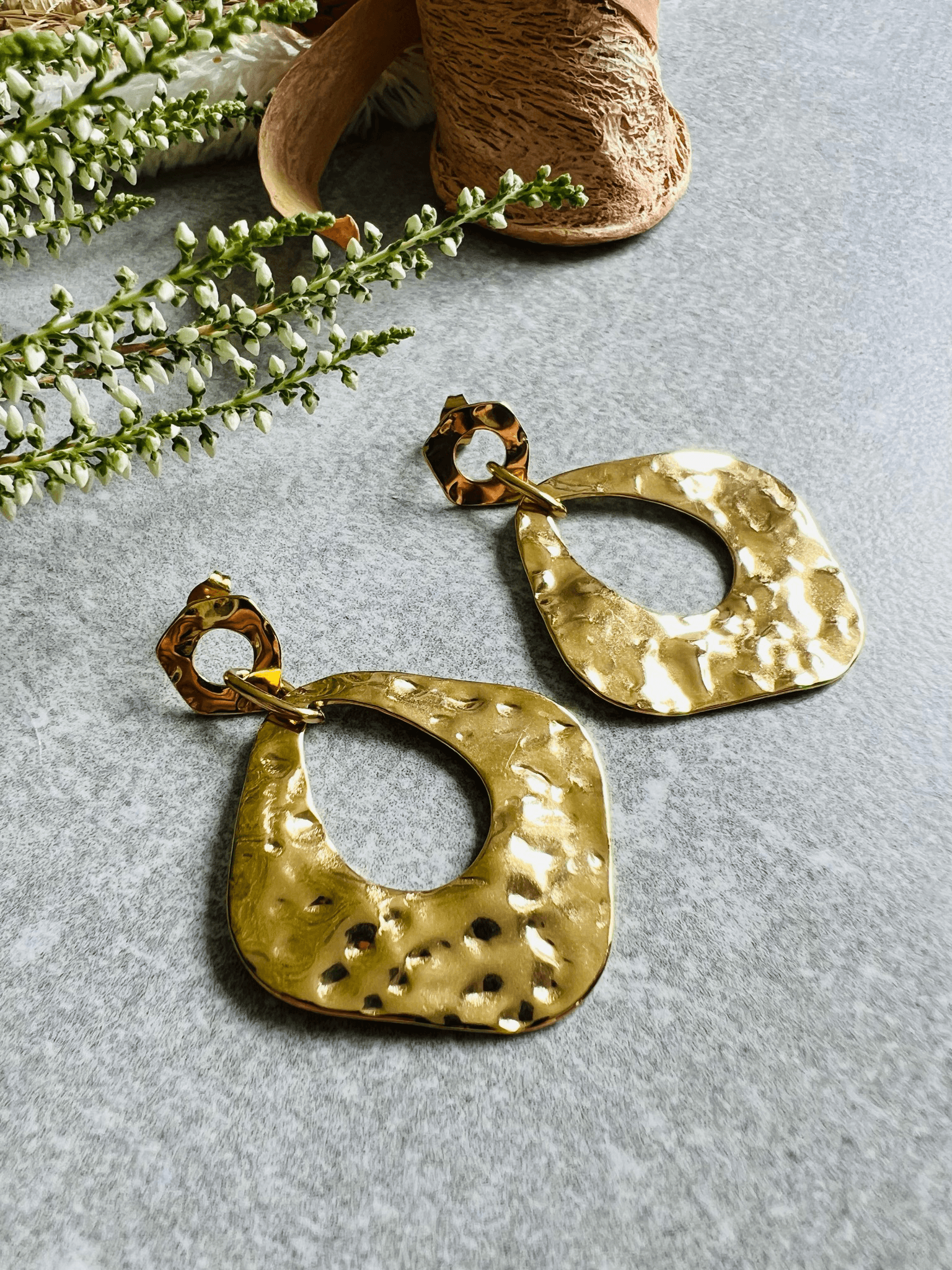 Boucles d’oreilles chic FAUSTINE losanges dorés martelés - Créations Uniques