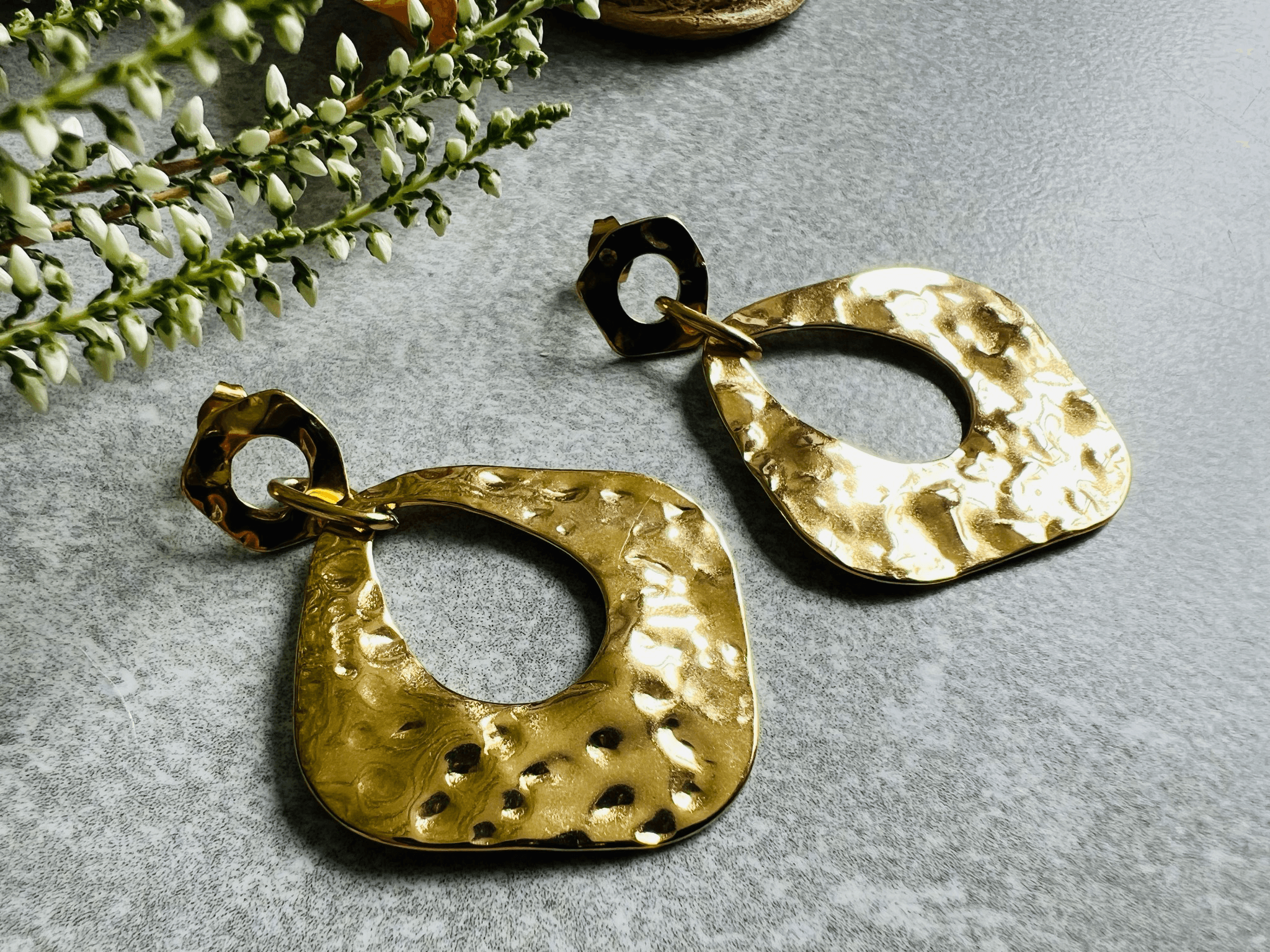 Boucles d’oreilles chic FAUSTINE losanges dorés martelés - Créations Uniques