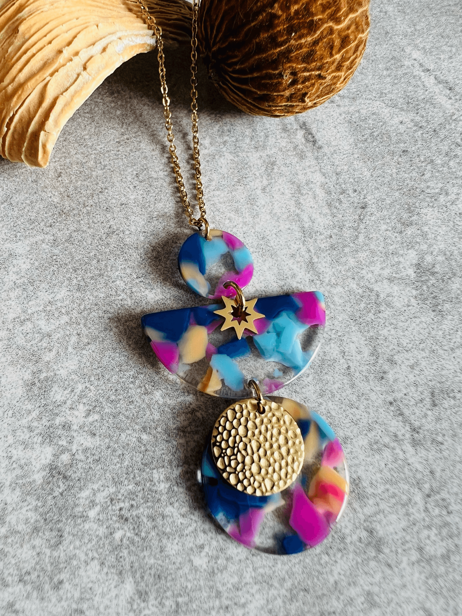 Collier ARIANA pendentif résine violet bleu - Créations Uniques