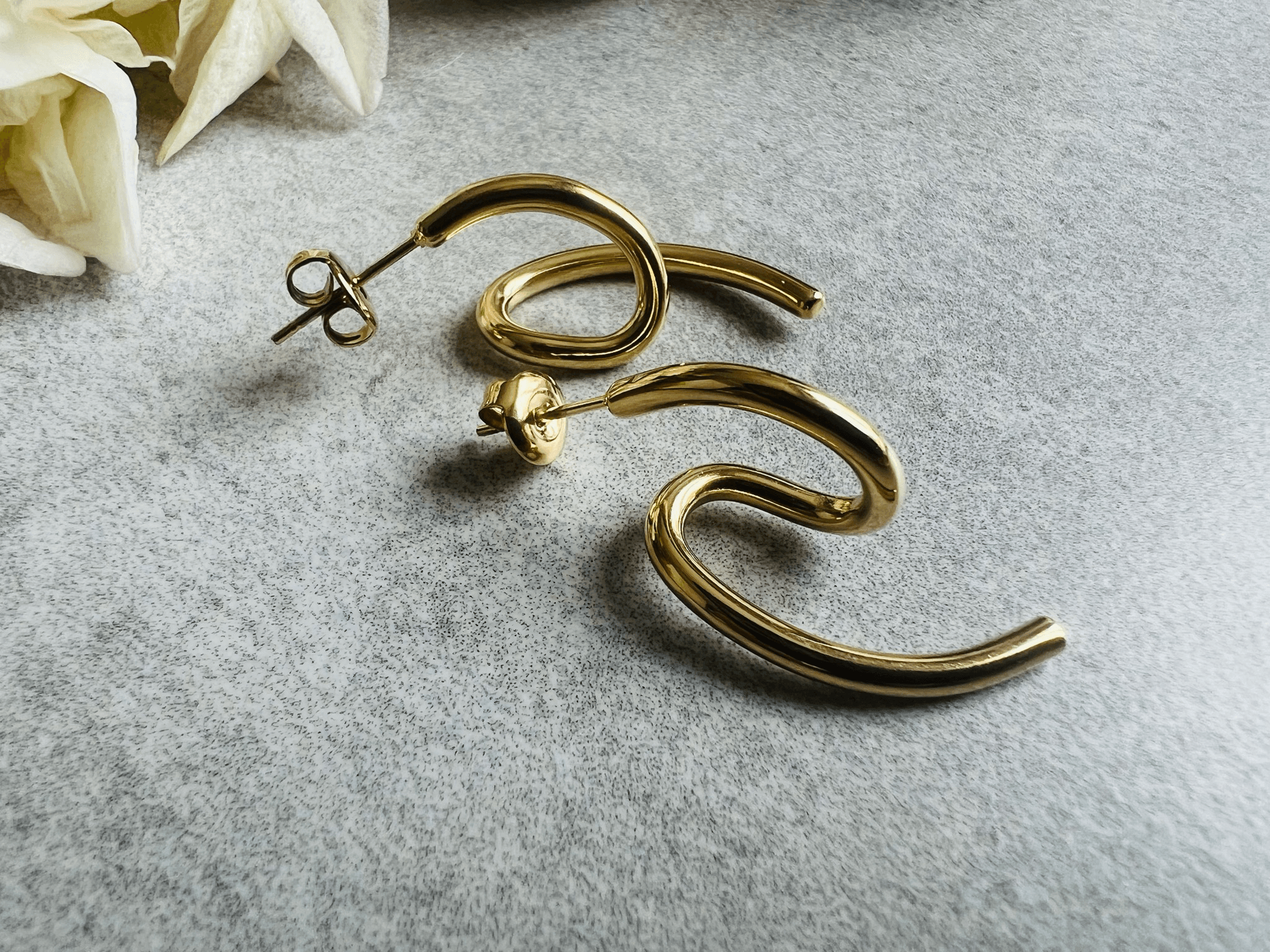 Boucles d’oreilles SYLVIANNE torsion dorée - Créations Uniques