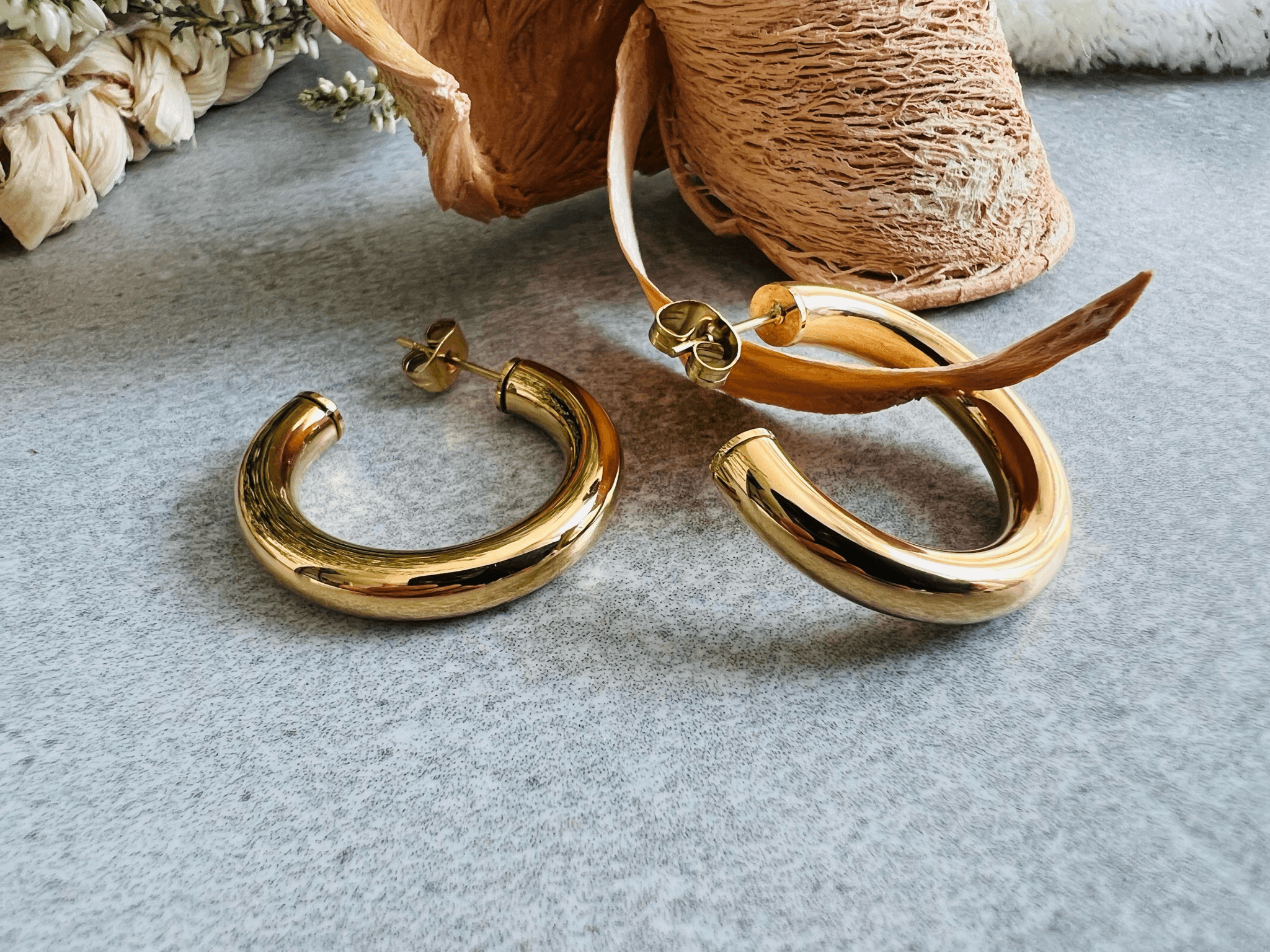 Boucles d’oreilles CLARENCE petites créoles dorées - Créations Uniques