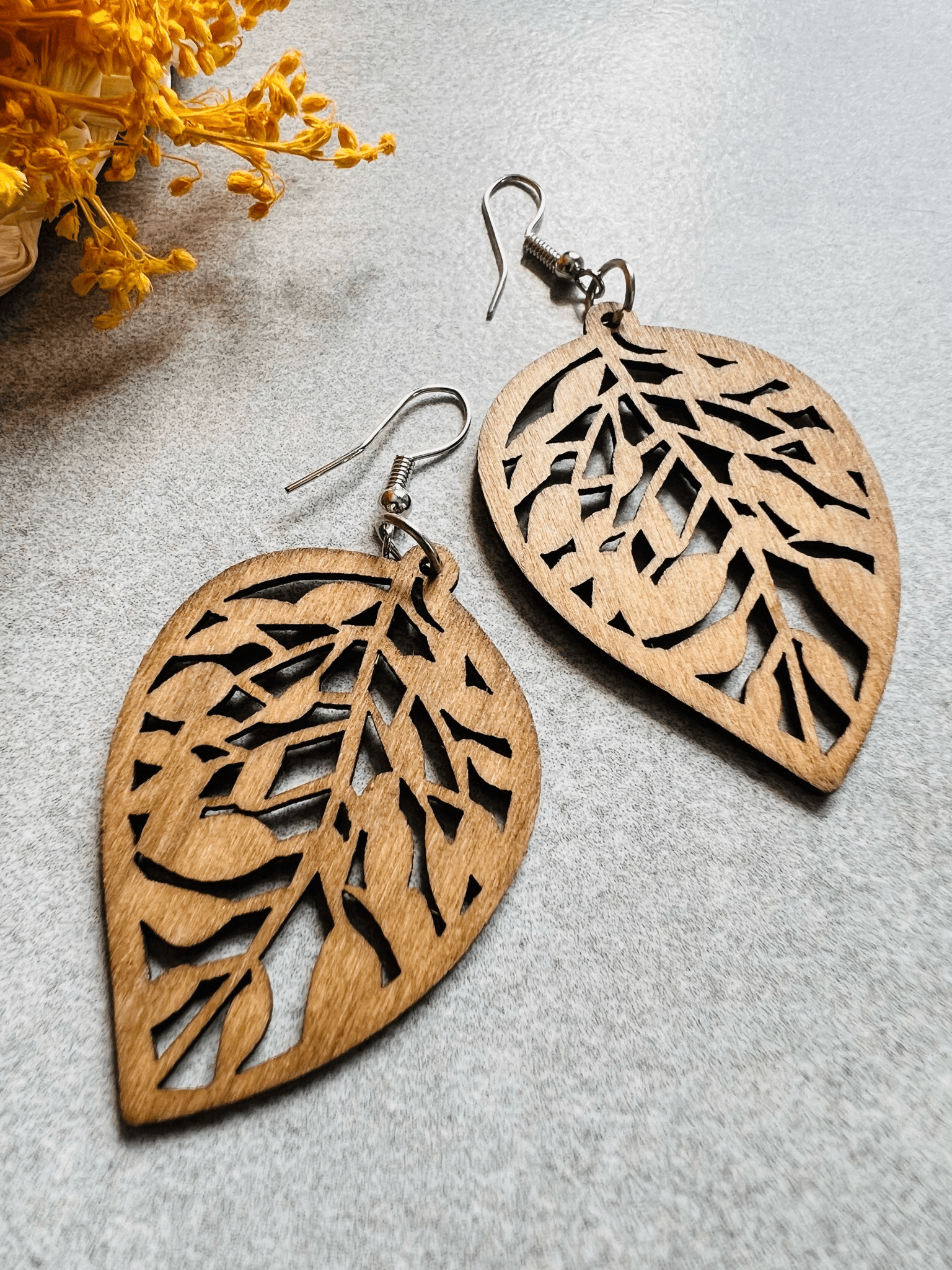 Boucles d’oreilles EMELINE feuilles bois marron - Créations Uniques