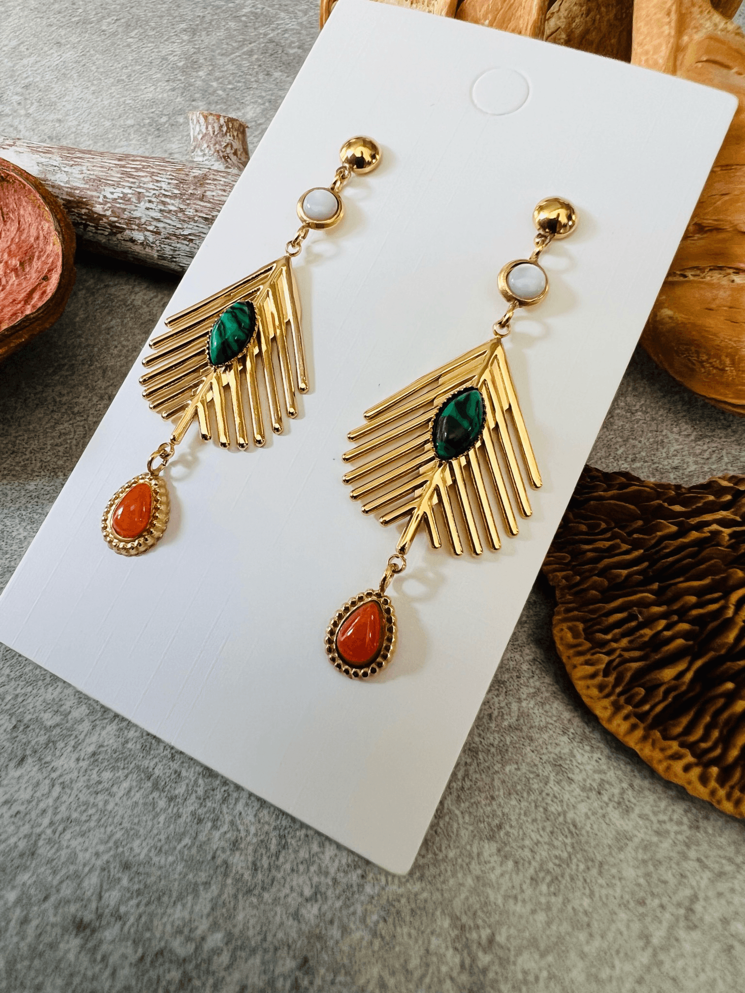 Boucles d’oreilles HILDA feuilles dorées touche de couleur - Créations Uniques