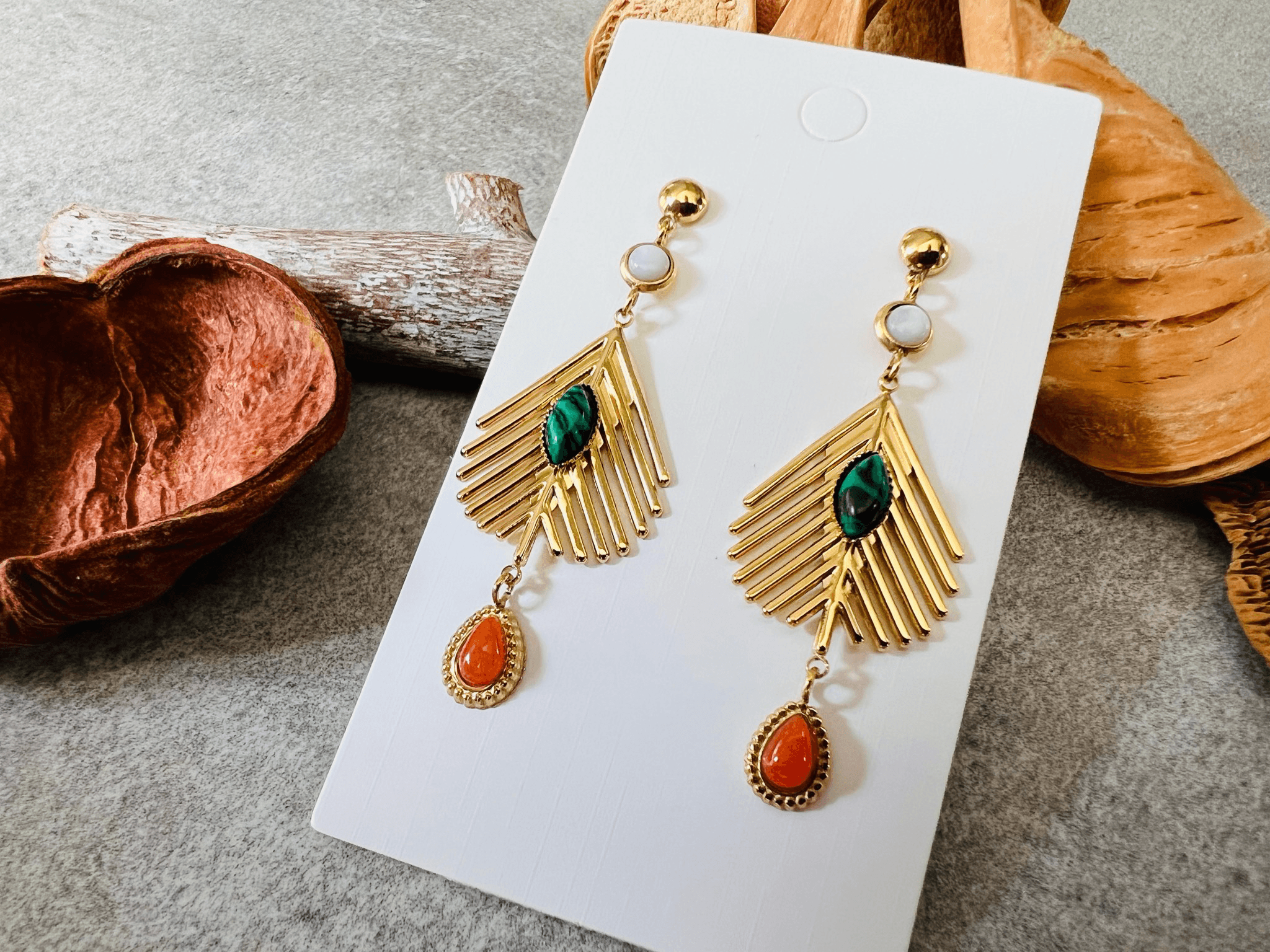 Boucles d’oreilles HILDA feuilles dorées touche de couleur - Créations Uniques