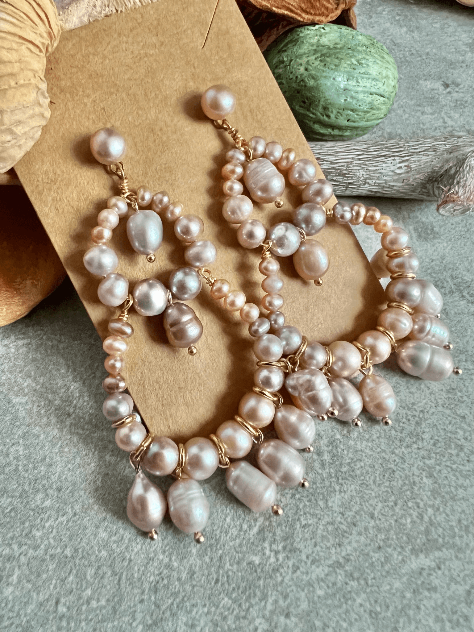 Boucles d’oreilles SORENE perles eau douce et perles rose nacré - Créations Uniques