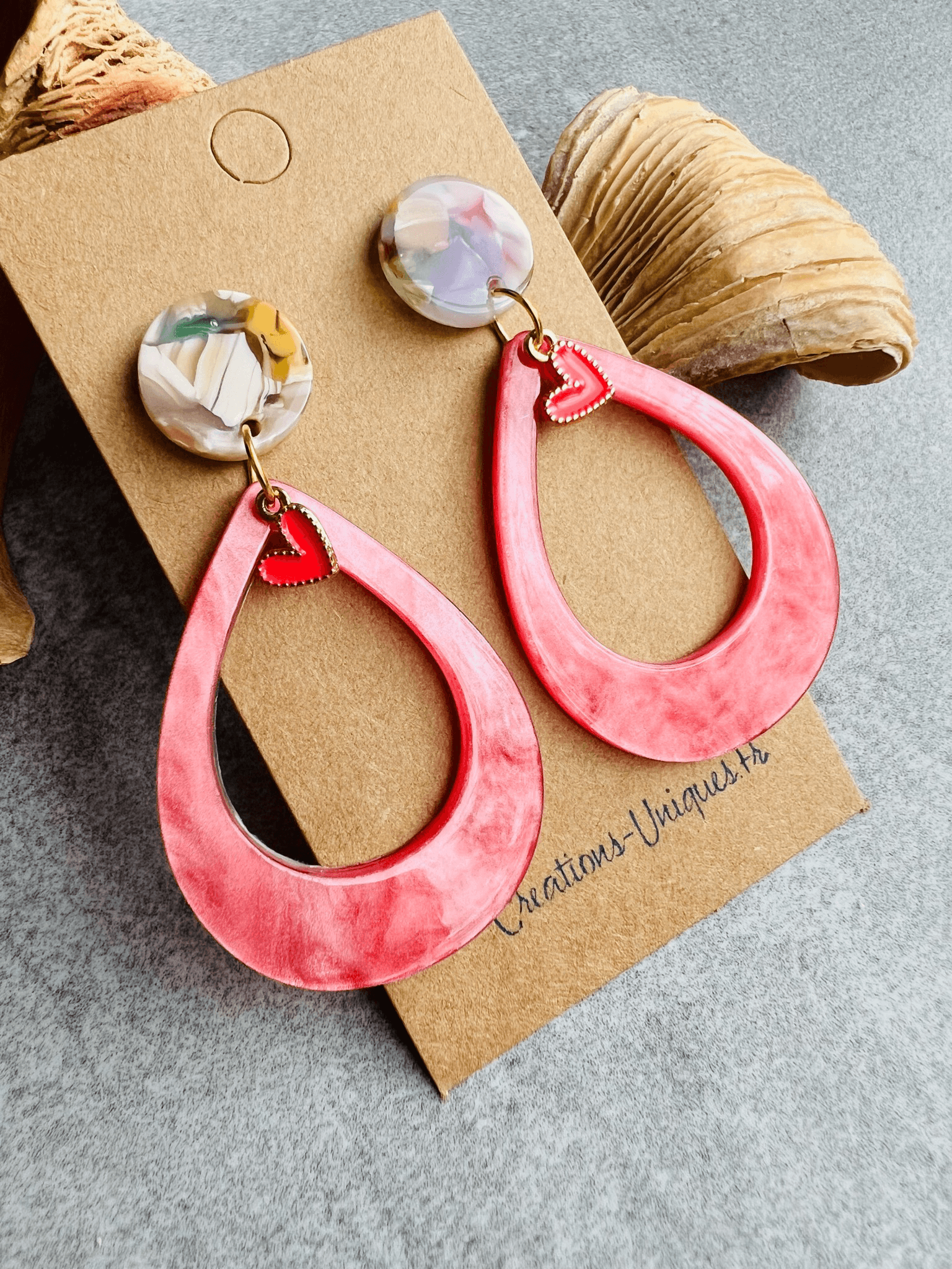 Boucles d’oreilles MAGGIE gouttes résine rose - Créations Uniques - Créations Uniques