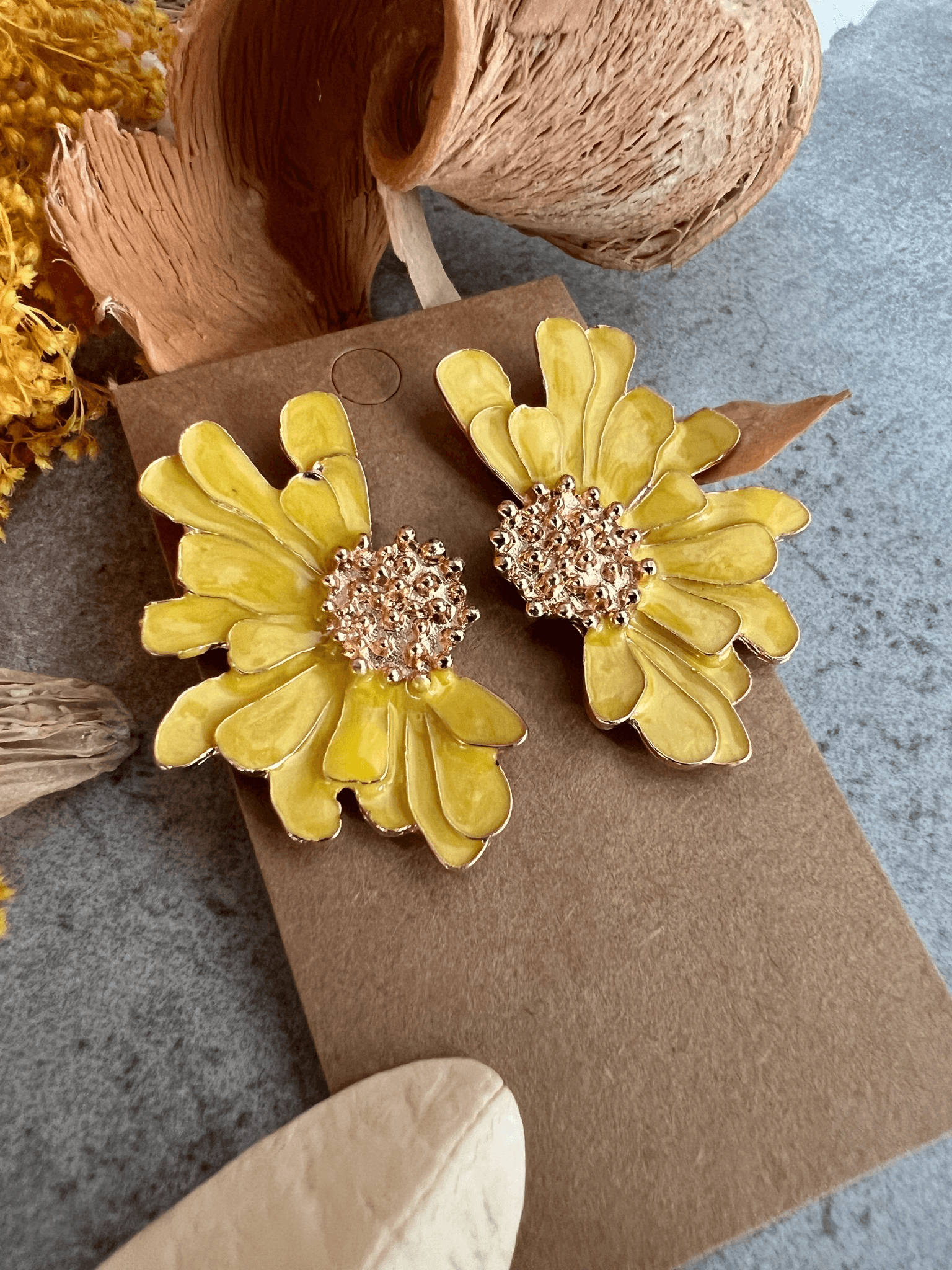 Boucles d’oreilles HILLARY fleurs pétales jaunes - Créations Uniques