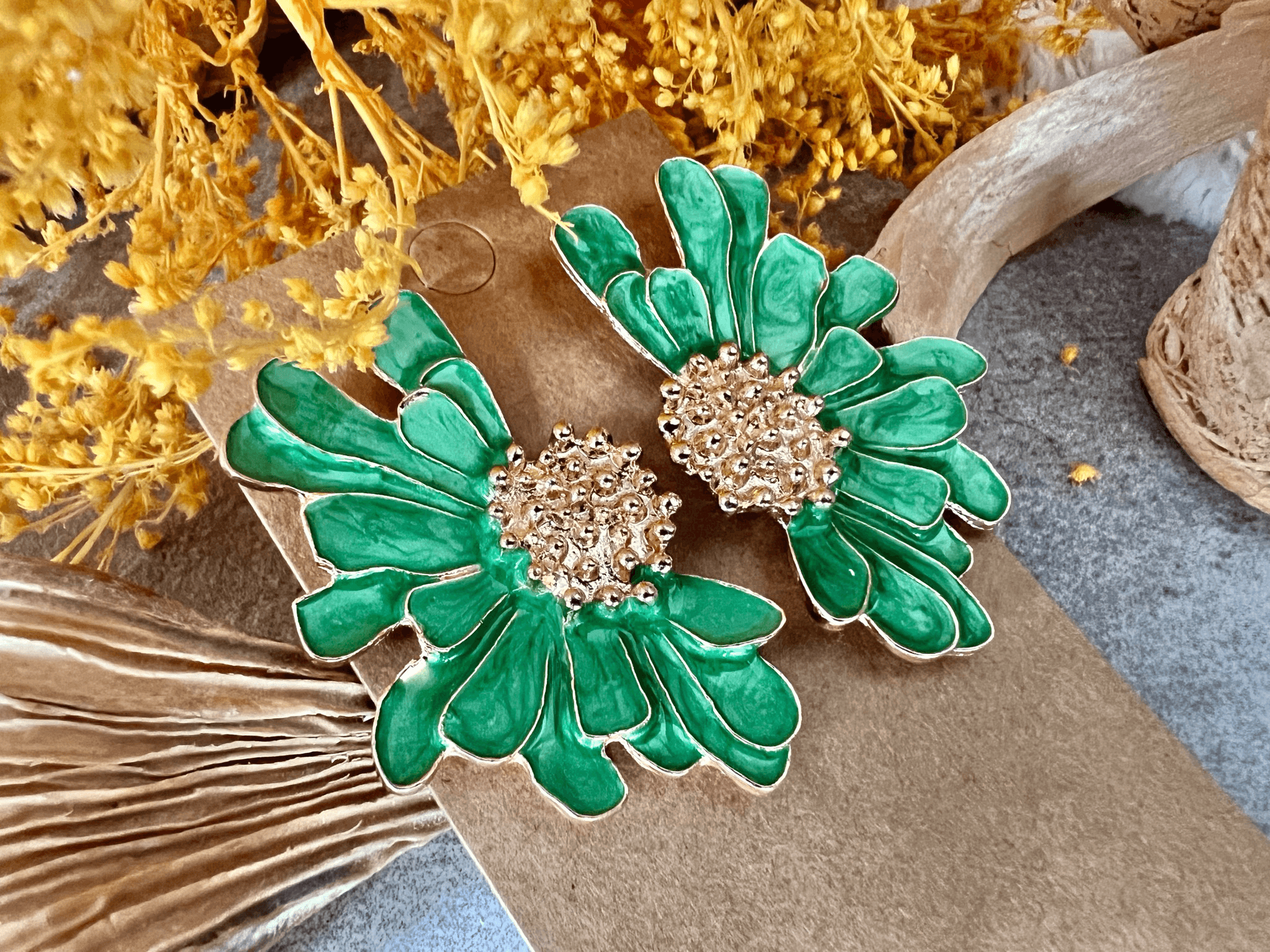 Boucles d’oreilles HILLARY fleurs pétales vertes - Créations Uniques