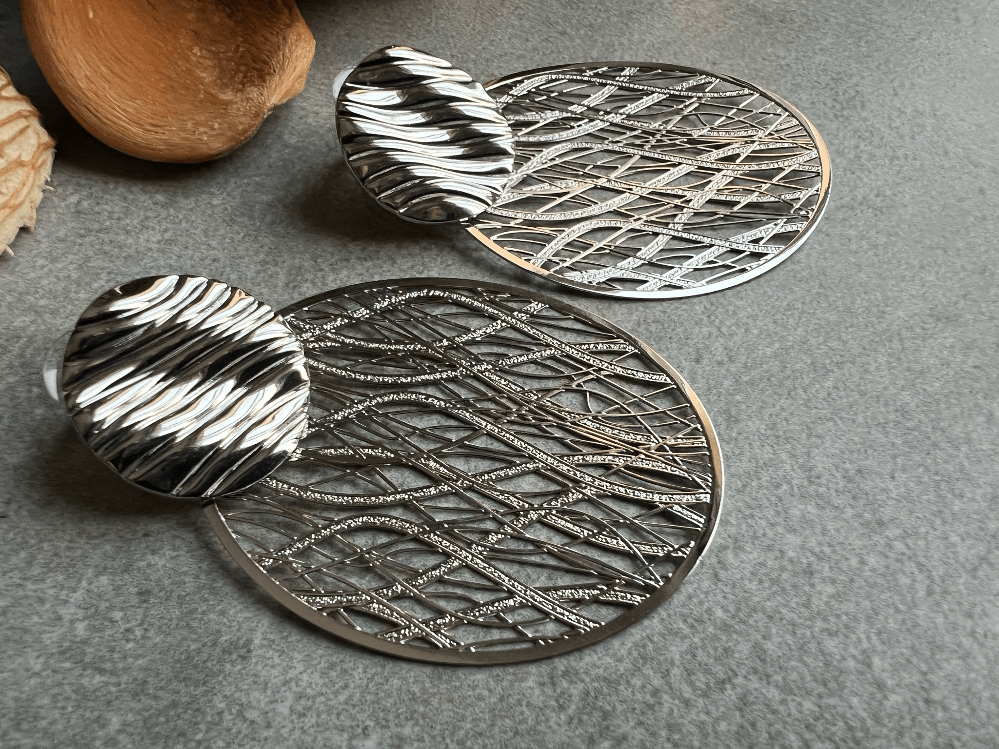 Boucles d’oreilles MARILOU 1 ovale argenté très léger. - Créations Uniques