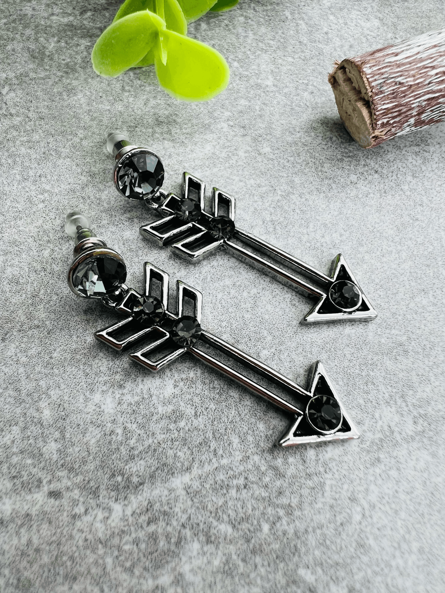 Boucles d’oreilles MARIE-JOSÉE flèches argentées brillantes - Créations Uniques