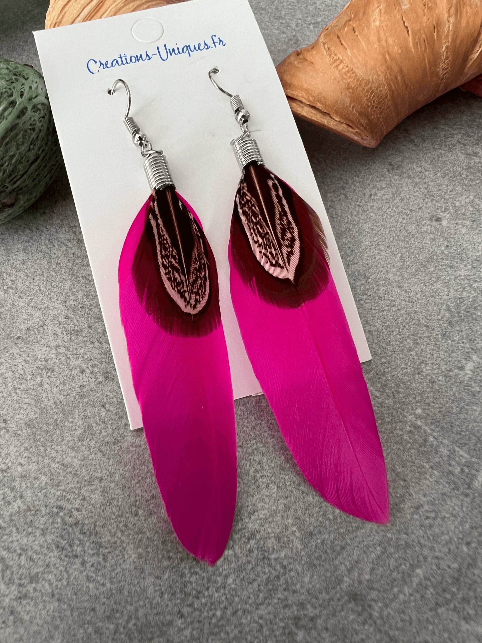 Boucles d’oreilles SONIA longues plumes rose Fushia - Créations Uniques