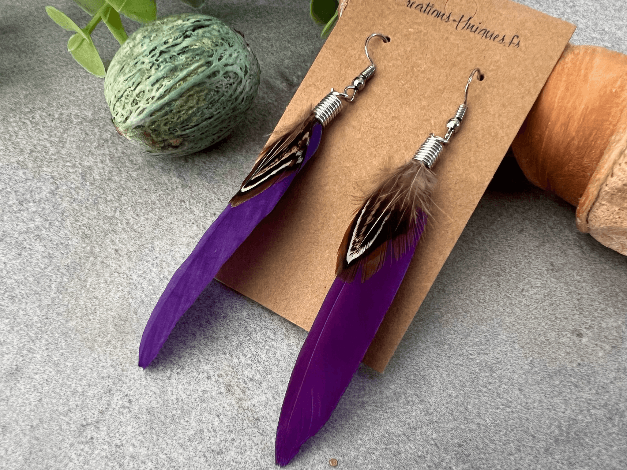 Boucles d’oreilles SONIA longues plumes violettes - Créations Uniques
