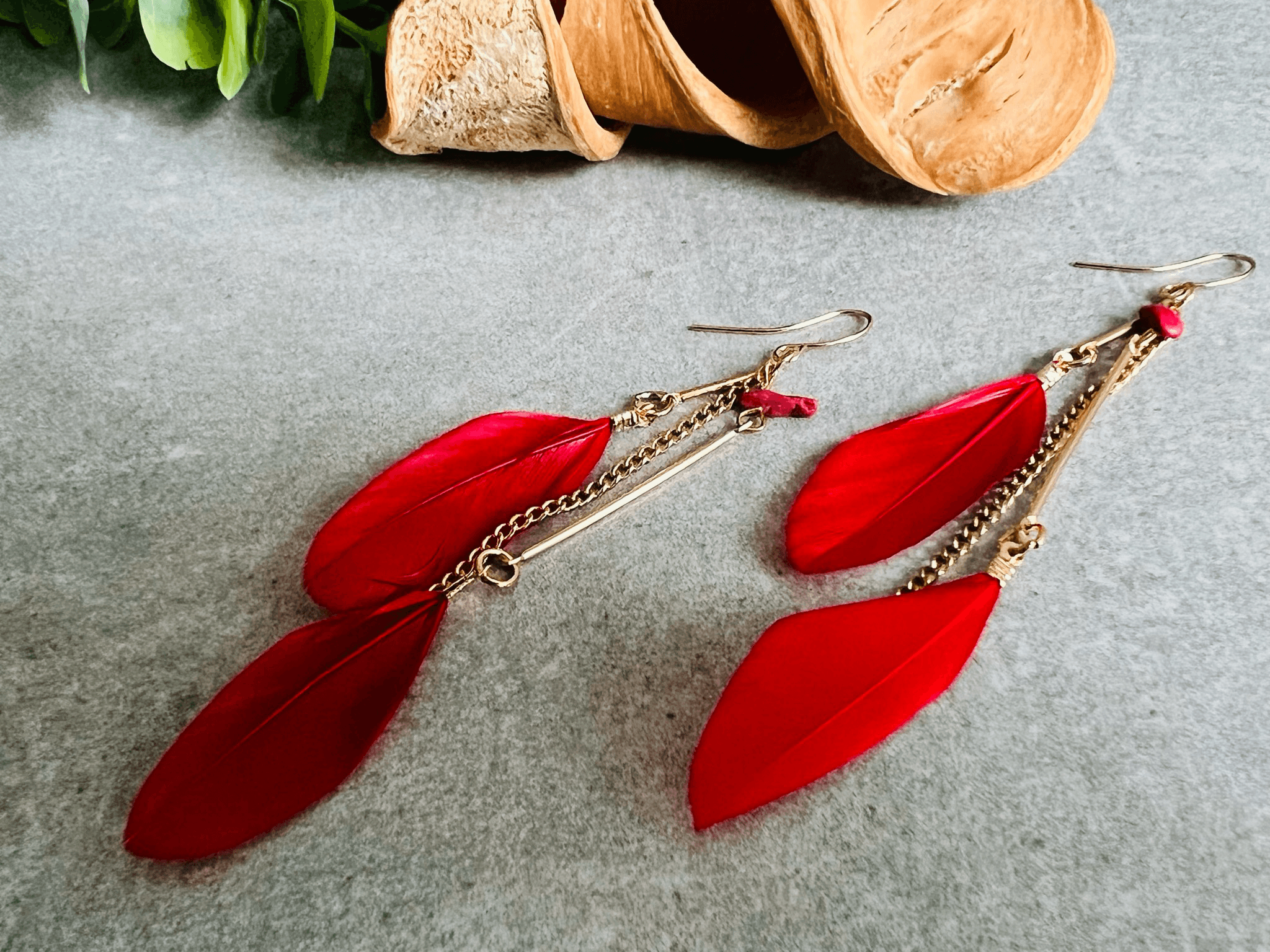 Boucles d’oreilles ANAÏS longues plumes rouges - Créations Uniques - Créations Uniques
