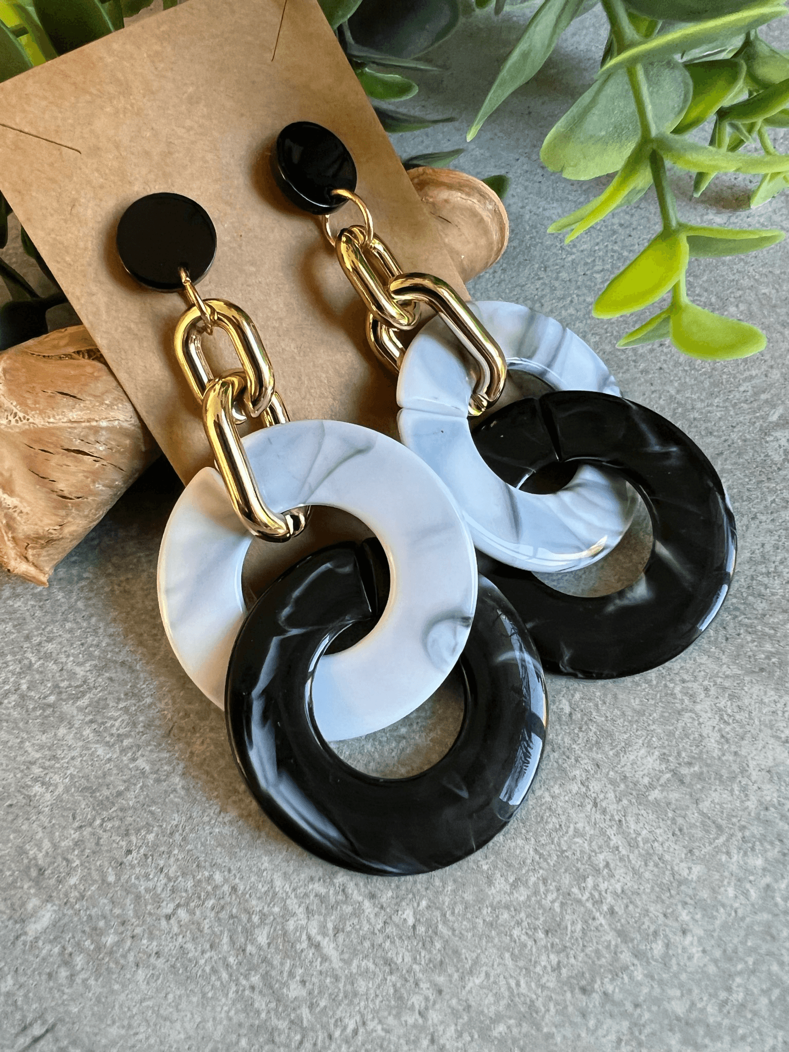 Boucles d’oreilles EMMANUELLE grand modèle blanc noir et doré - Créations Uniques
