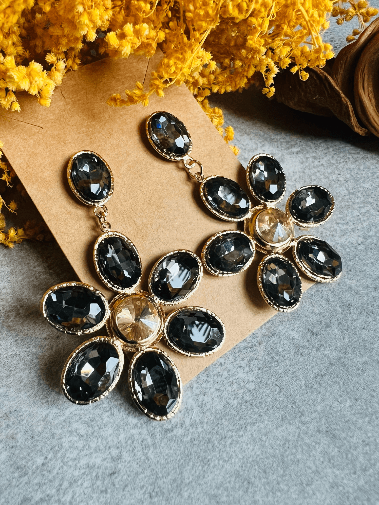 Boucles d’oreilles MAEVA grandes fleurs brillantes gris anthracite - Créations Uniques