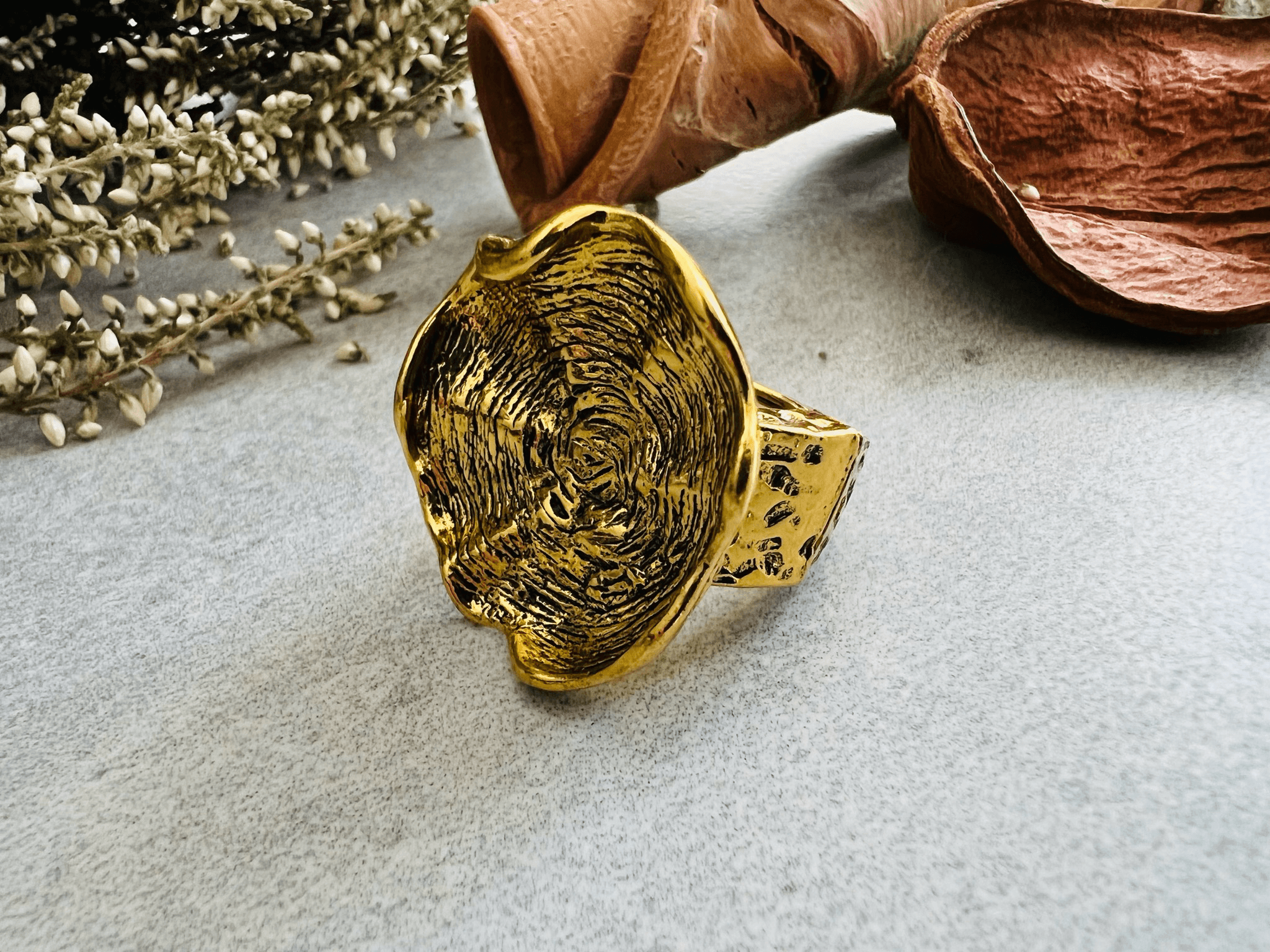 Bague ELLIA dorée et élastique - Créations Uniques