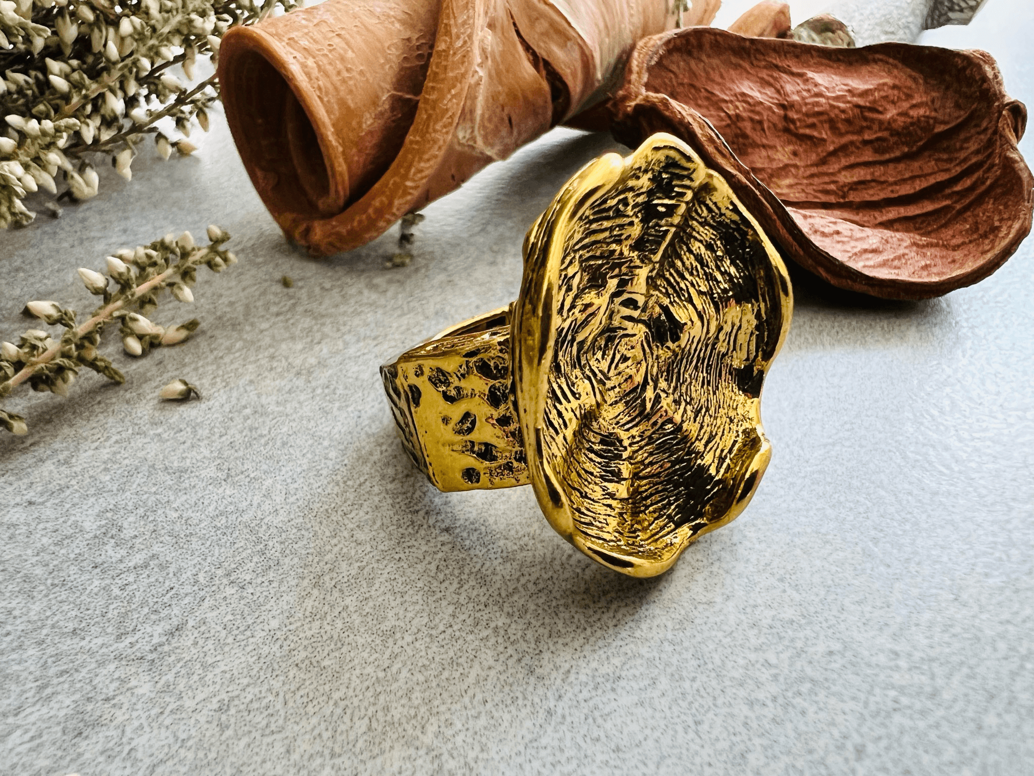 Bague ELLIA dorée et élastique - Créations Uniques