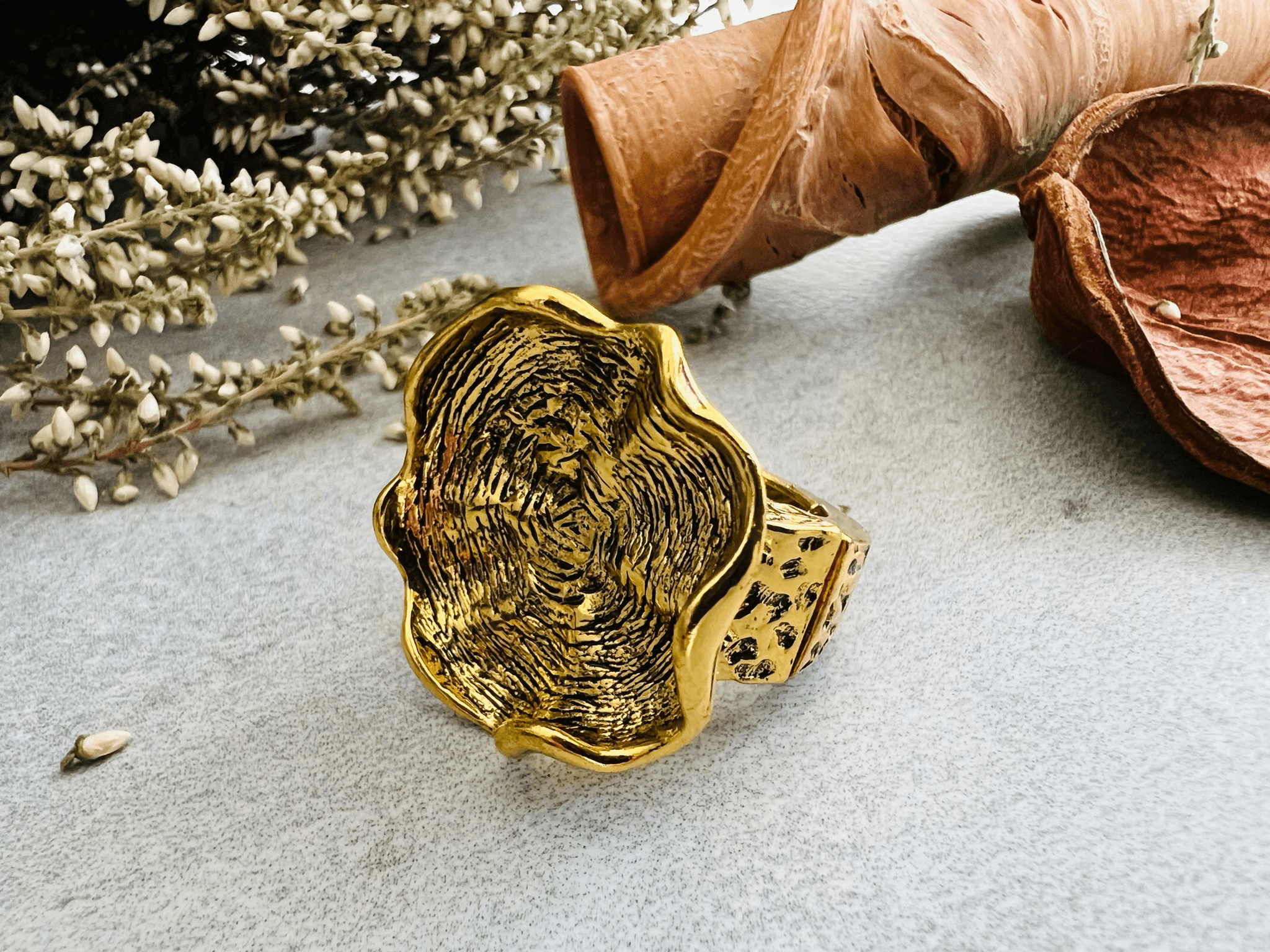 Bague ELLIA dorée et élastique - Créations Uniques