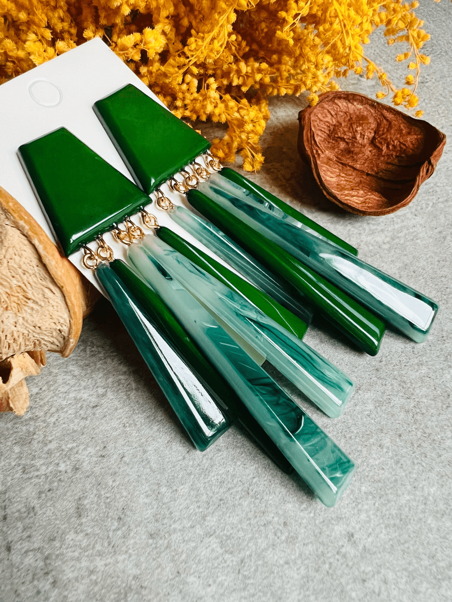 Boucles d’oreilles KATHLEEN grande modèle vert résine - Créations Uniques