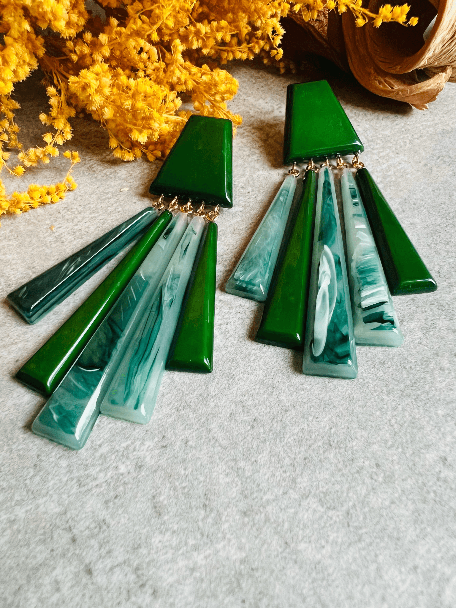 Boucles d’oreilles KATHLEEN grande modèle vert résine - Créations Uniques