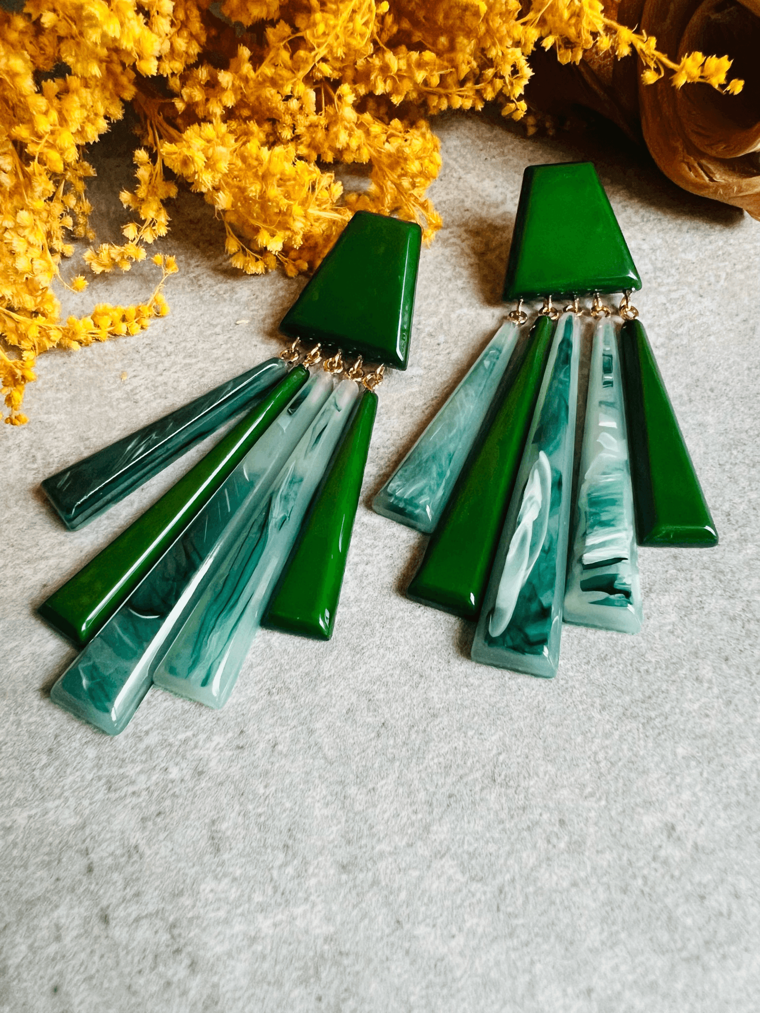 Boucles d’oreilles KATHLEEN grande modèle vert résine - Créations Uniques