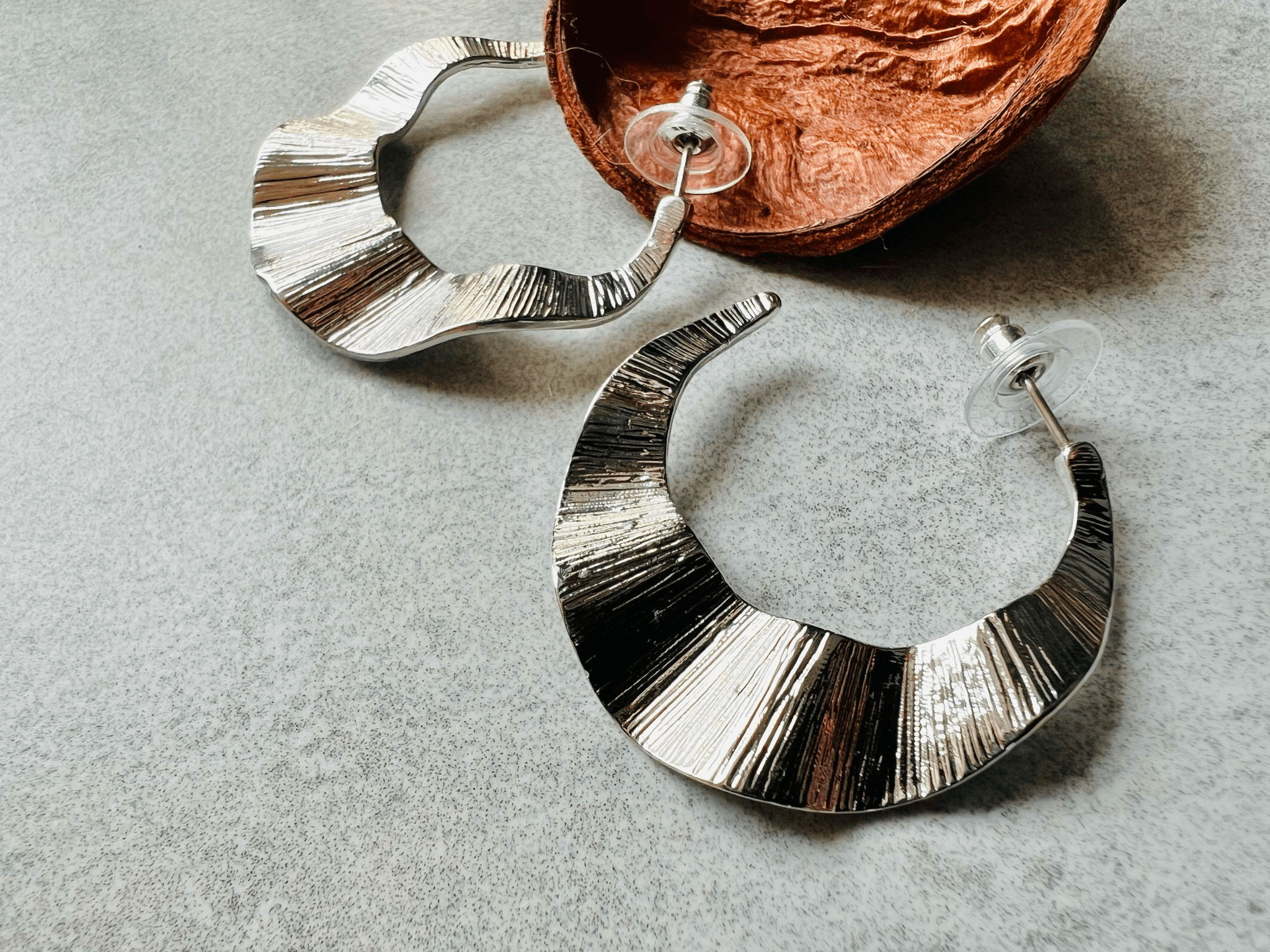 Boucles d’oreilles ALIX créoles argentées - Créations Uniques