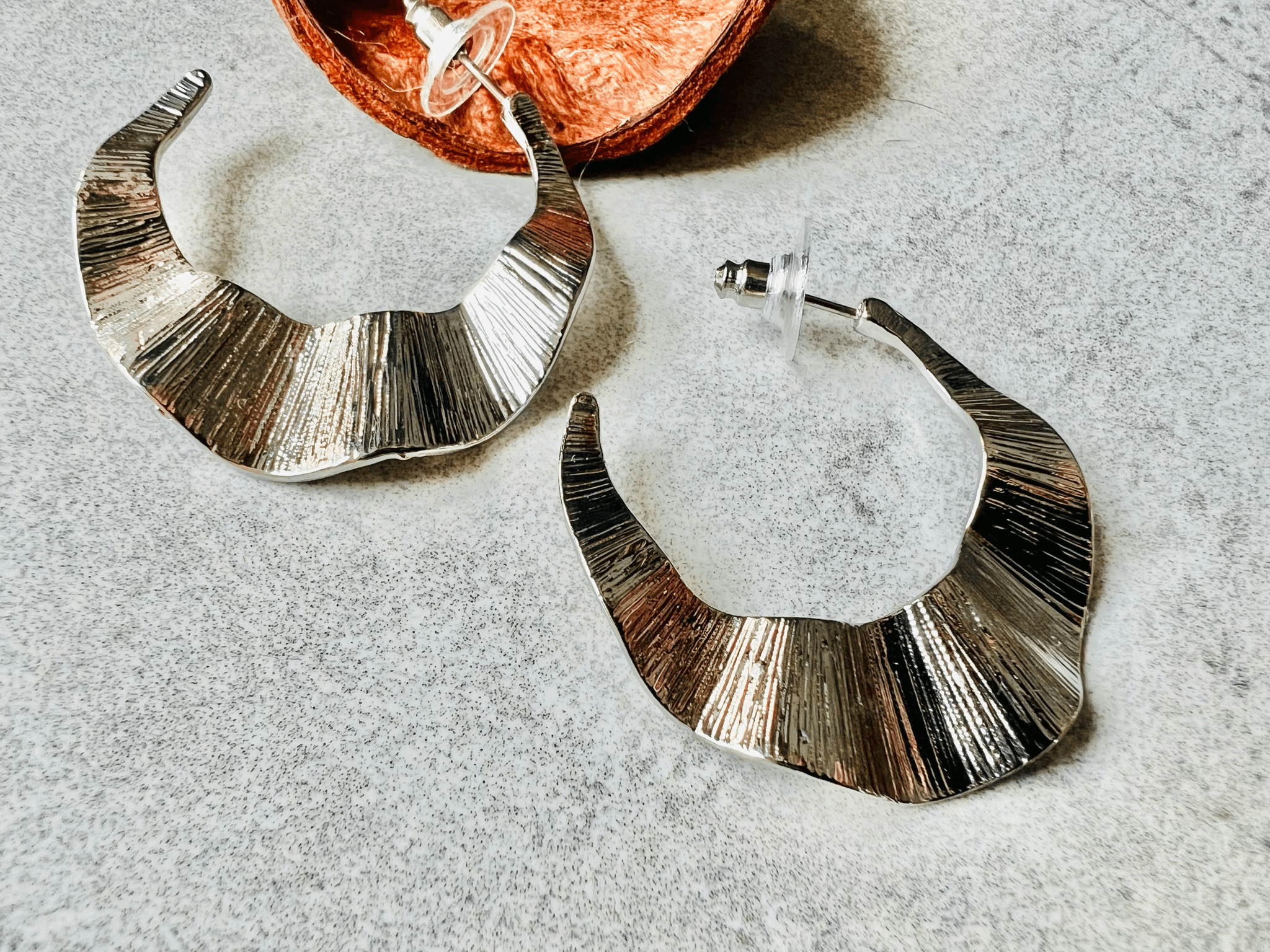 Boucles d’oreilles ALIX créoles argentées - Créations Uniques