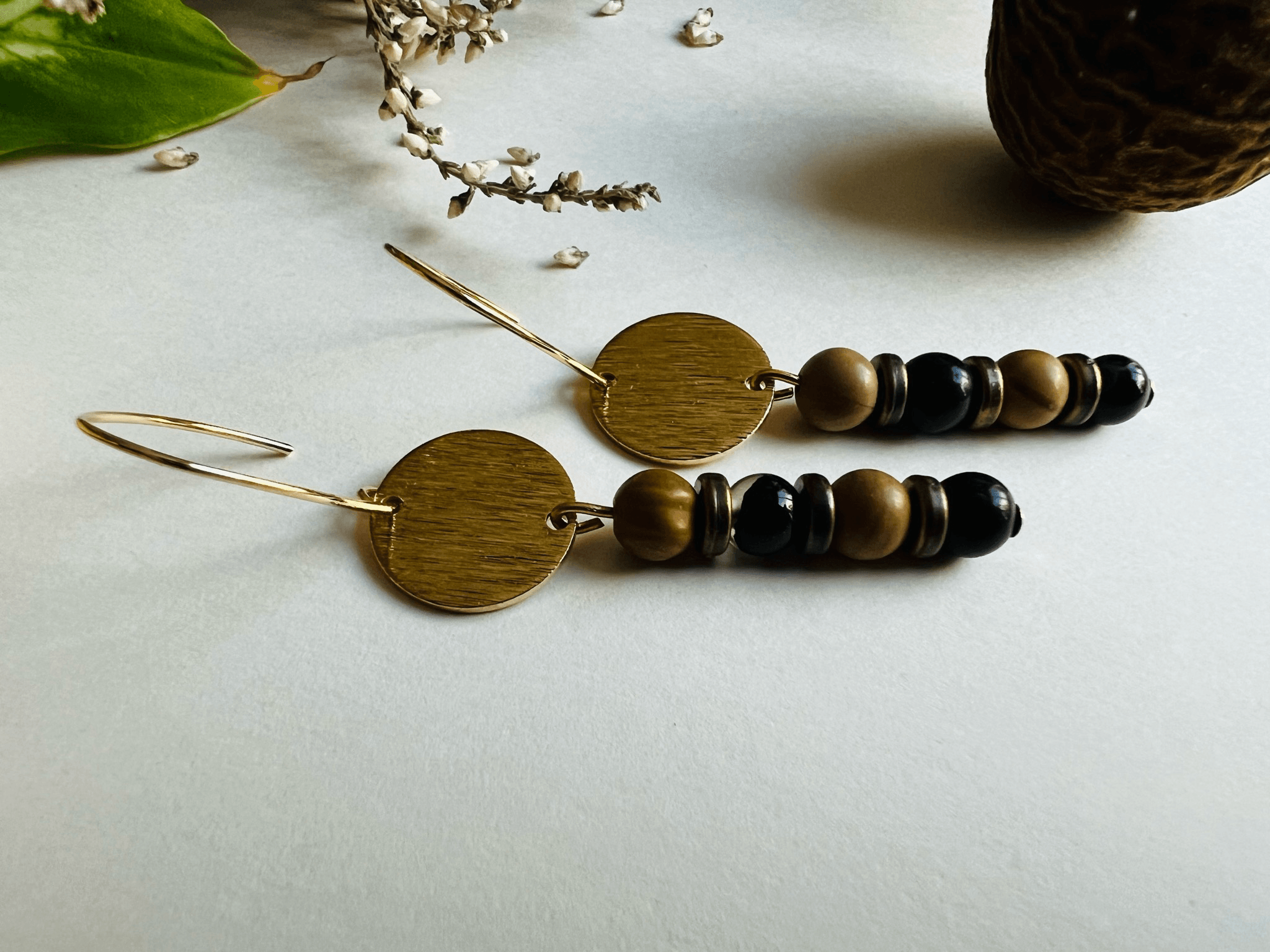 Boucles d’oreilles NIKKI perles marron - Créations Uniques - Créations Uniques