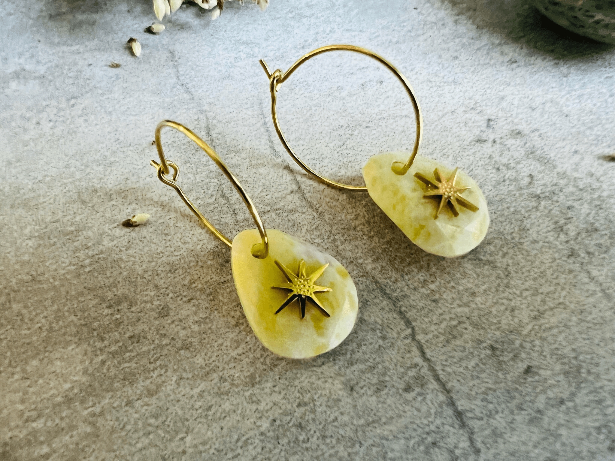 Boucles d’oreilles JADE créoles et Pierre vert anis - Créations Uniques