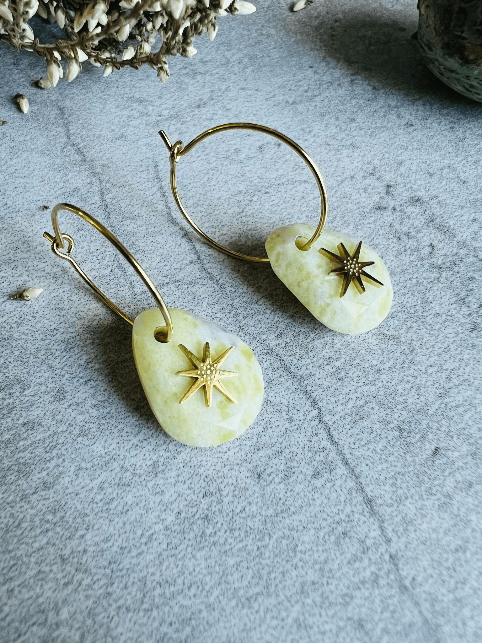 Boucles d’oreilles JADE créoles et Pierre vert anis - Créations Uniques