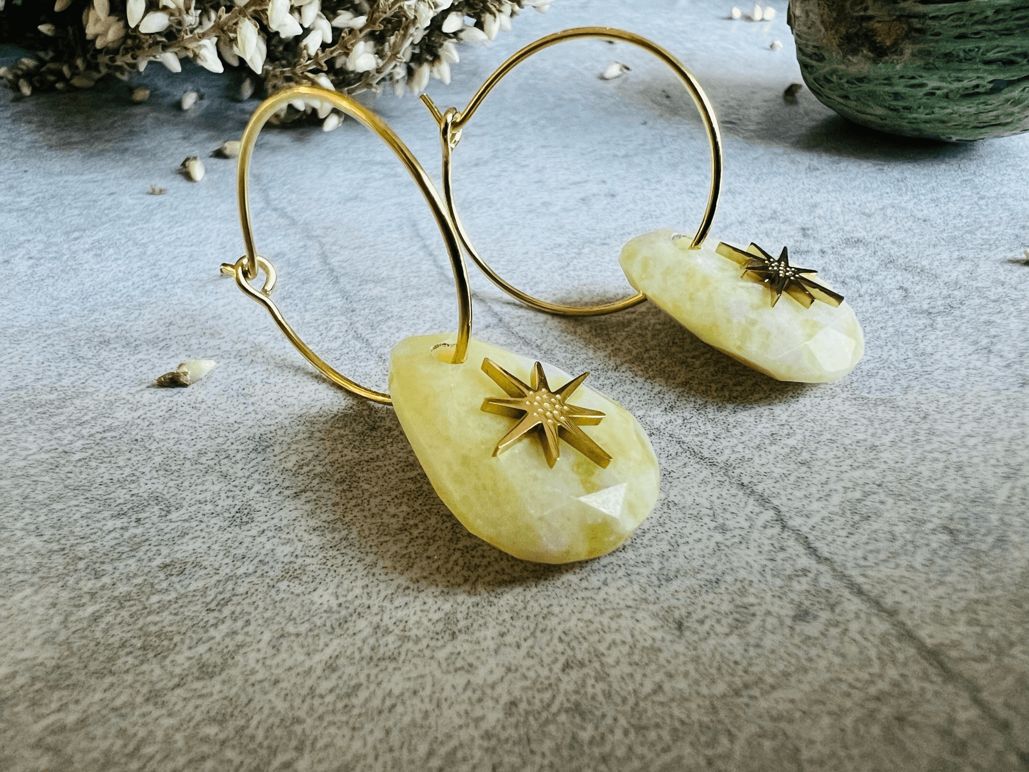 Boucles d’oreilles JADE créoles et Pierre vert anis - Créations Uniques