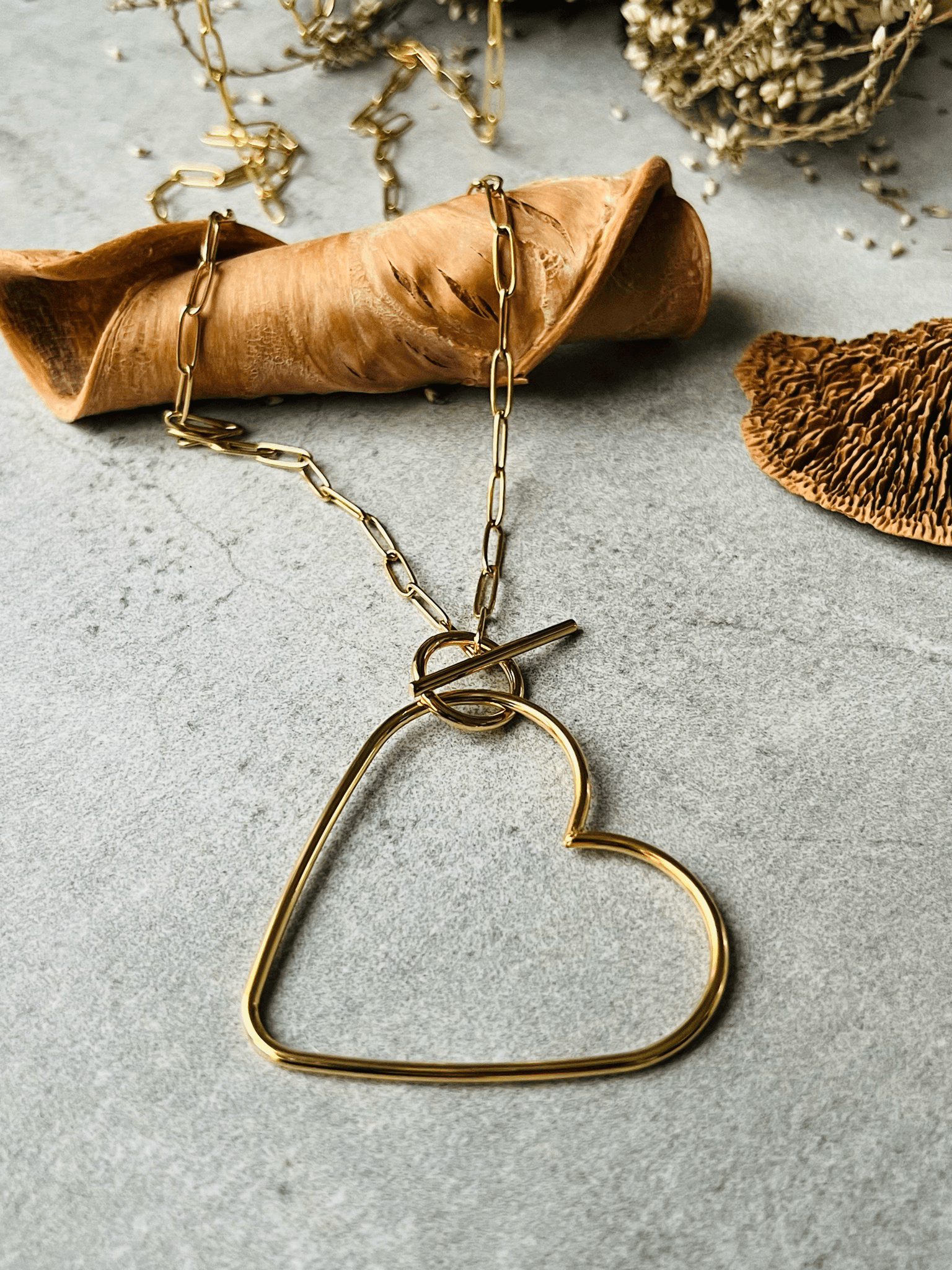 Collier RENÉE pendentif cœur , fermoir en T - Créations Uniques