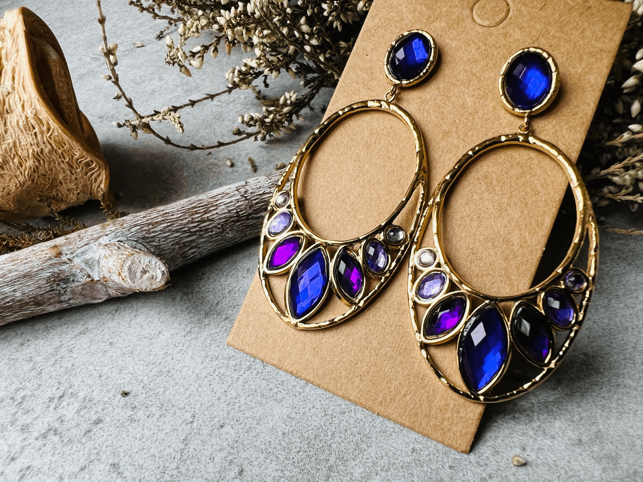 Boucles d’oreilles chic CENDRINE ovales dorés cabochons brillants nuances de violets - Créations Uniques