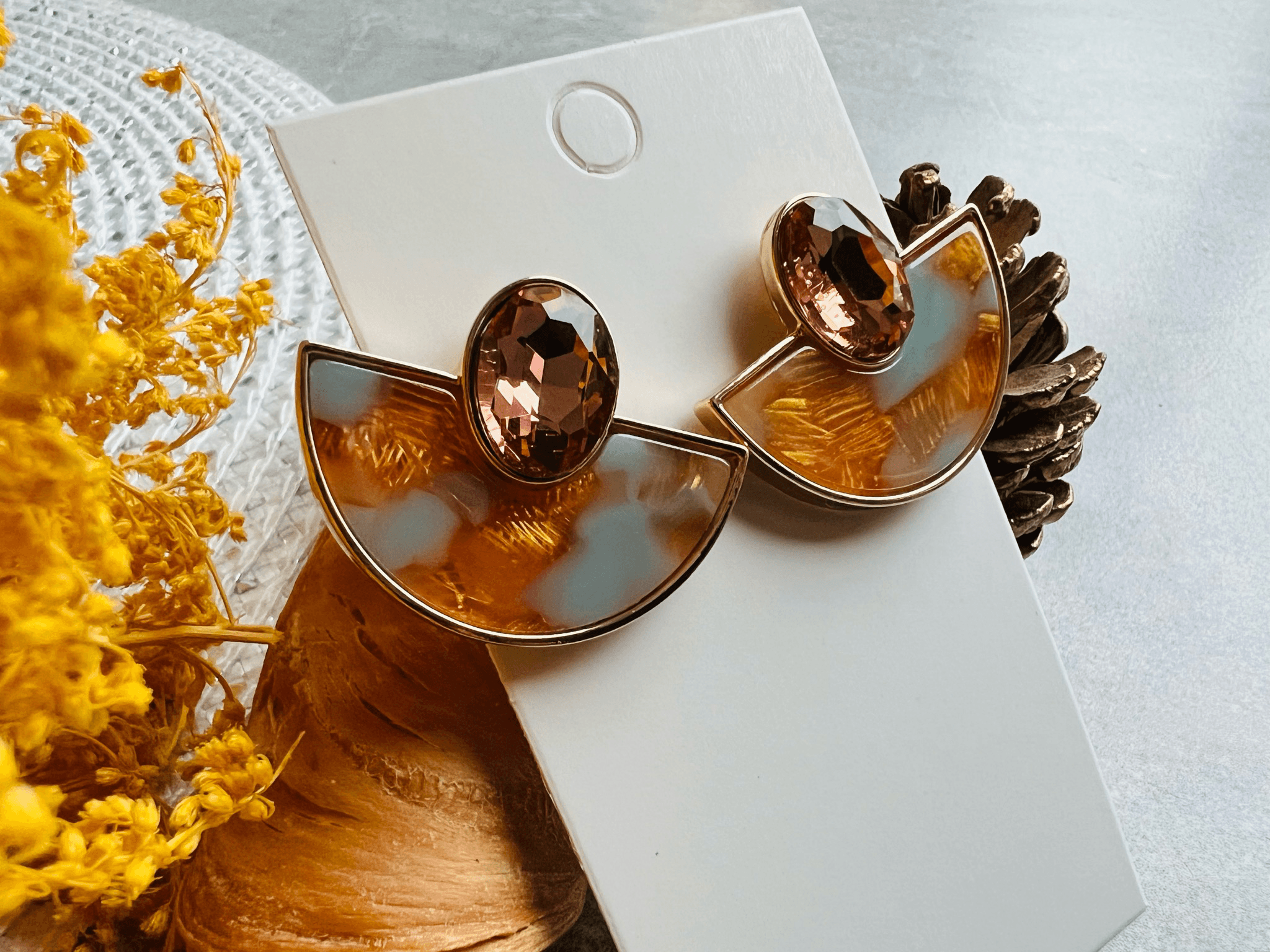 Boucles d’oreilles LIV demi cercle résine bleu ciel orangé - Créations Uniques