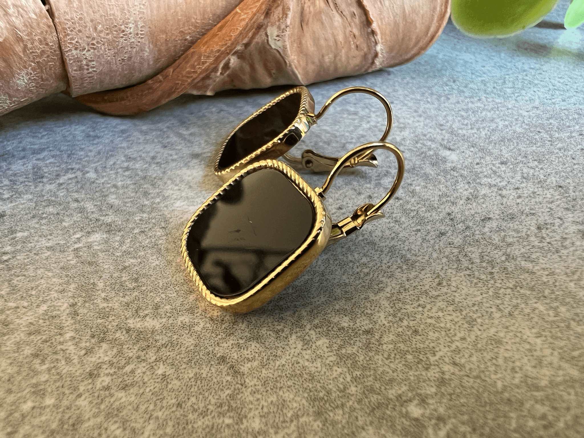 Boucles d’oreilles TATYANA noires, chic et discrètes - Créations Uniques