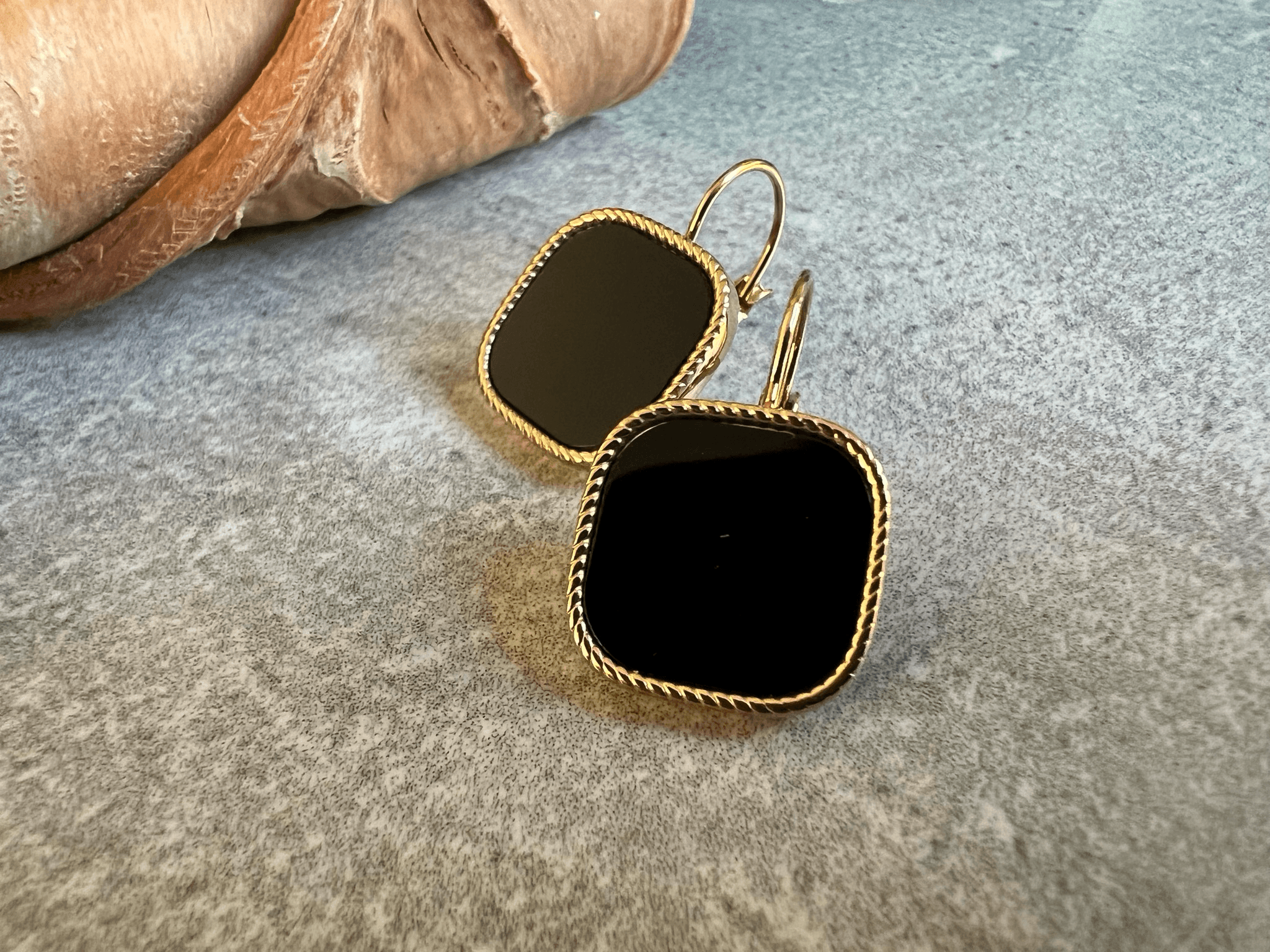 Boucles d’oreilles TATYANA noires, chic et discrètes - Créations Uniques