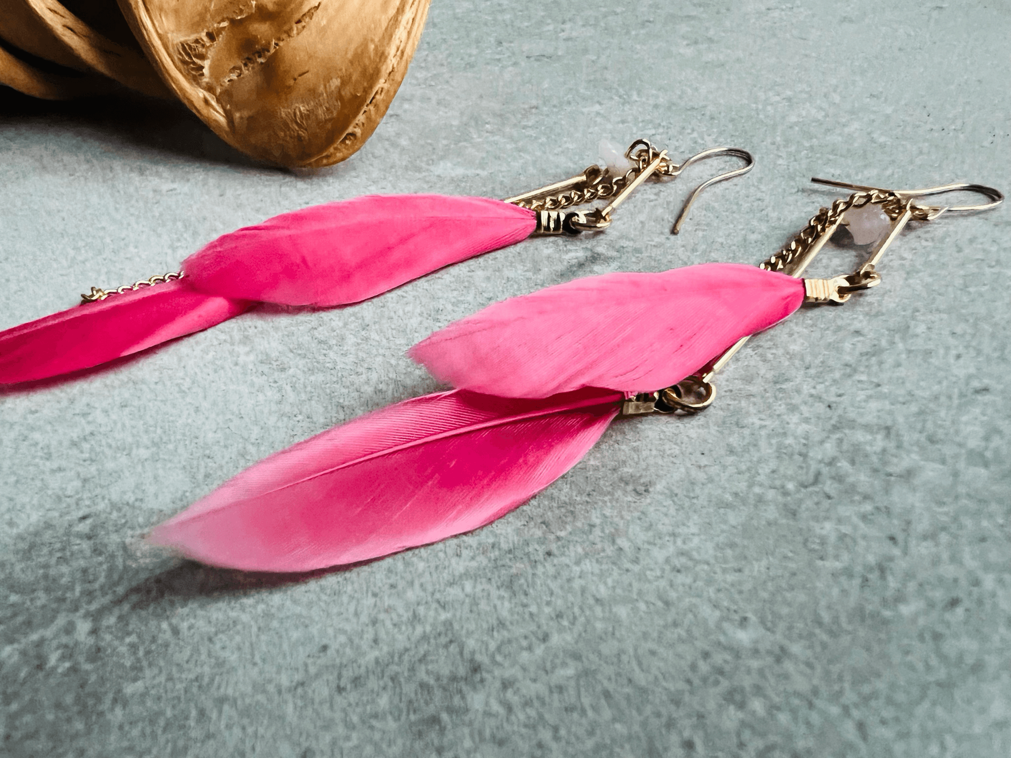 Boucles d’oreilles ANAÏS longues plumes roses - Créations Uniques - Créations Uniques