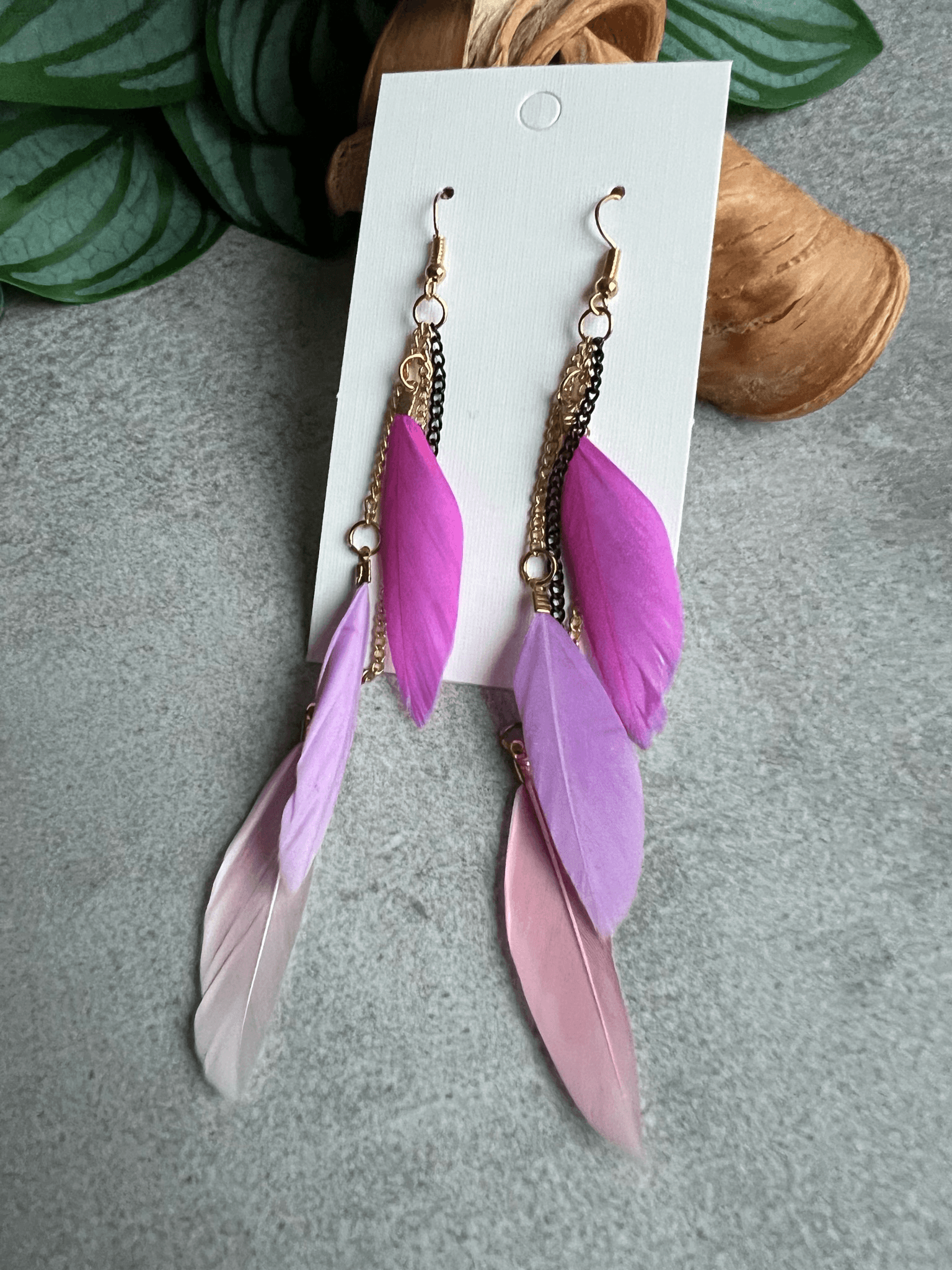 Boucles d’oreilles MARIBETH plumes tricolores - nuances de violet et rose - Créations Uniques
