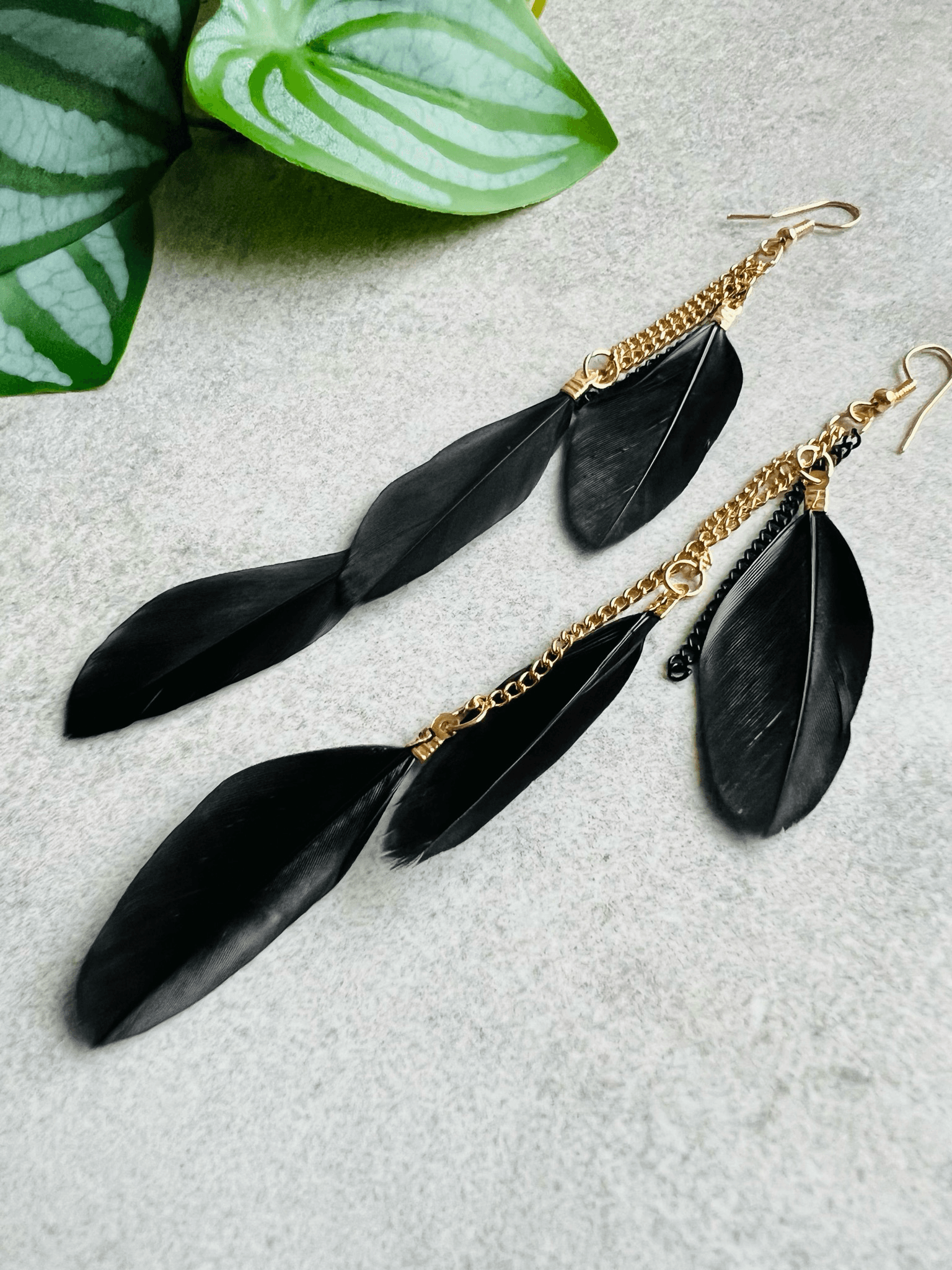 Boucles d’oreilles MARIBETH plumes noires - Créations Uniques