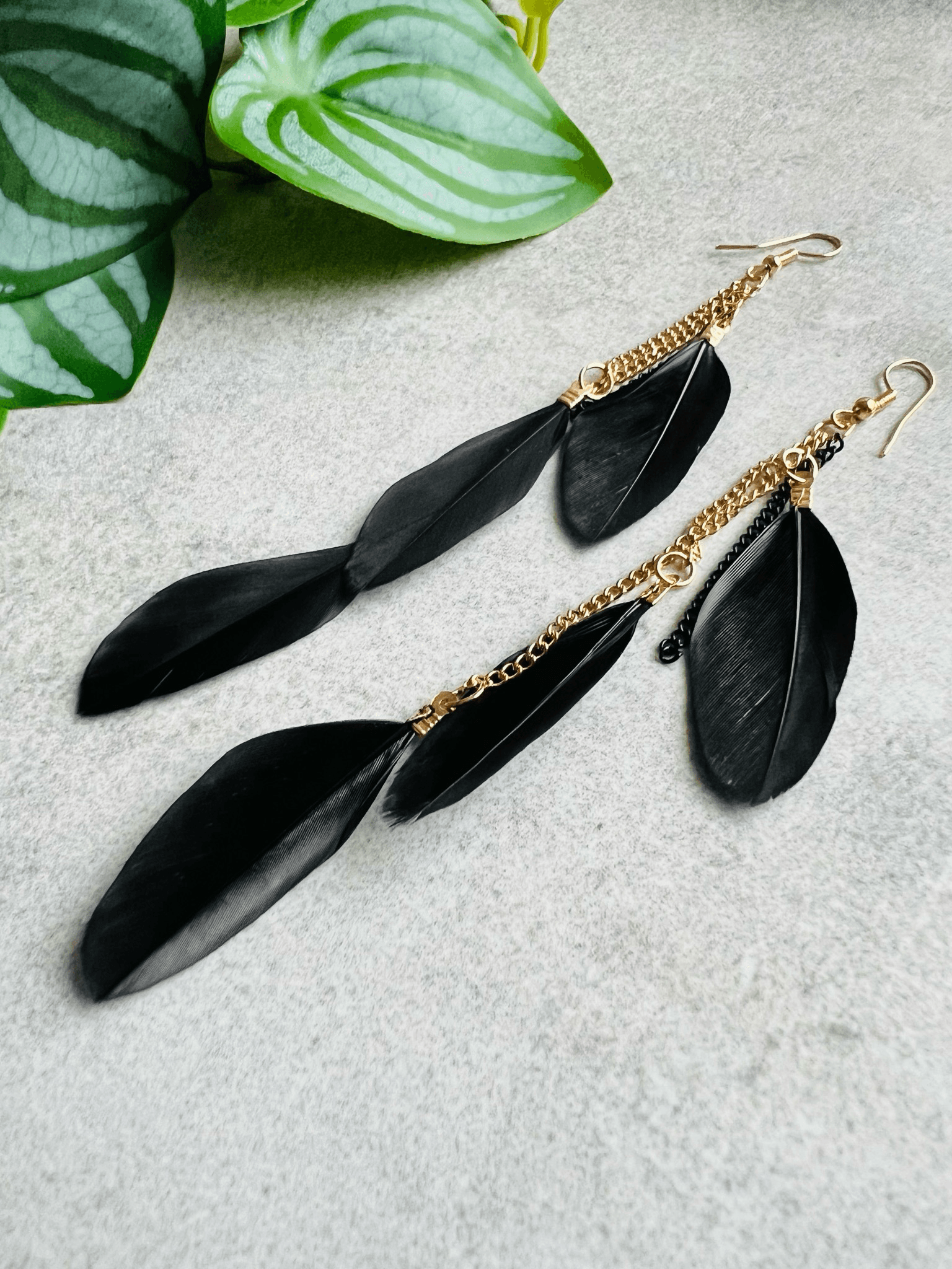 Boucles d’oreilles MARIBETH plumes noires - Créations Uniques