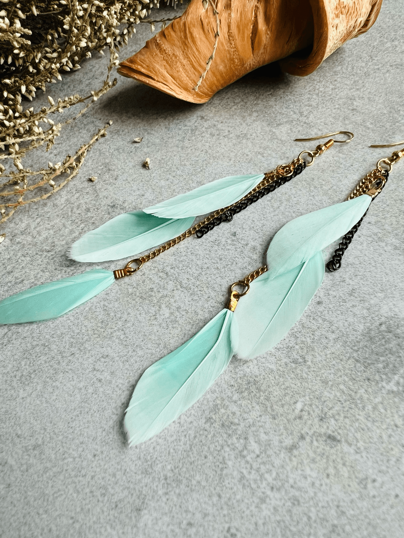 Boucles d’oreilles MARIBETH plumes vert pastel - Créations Uniques