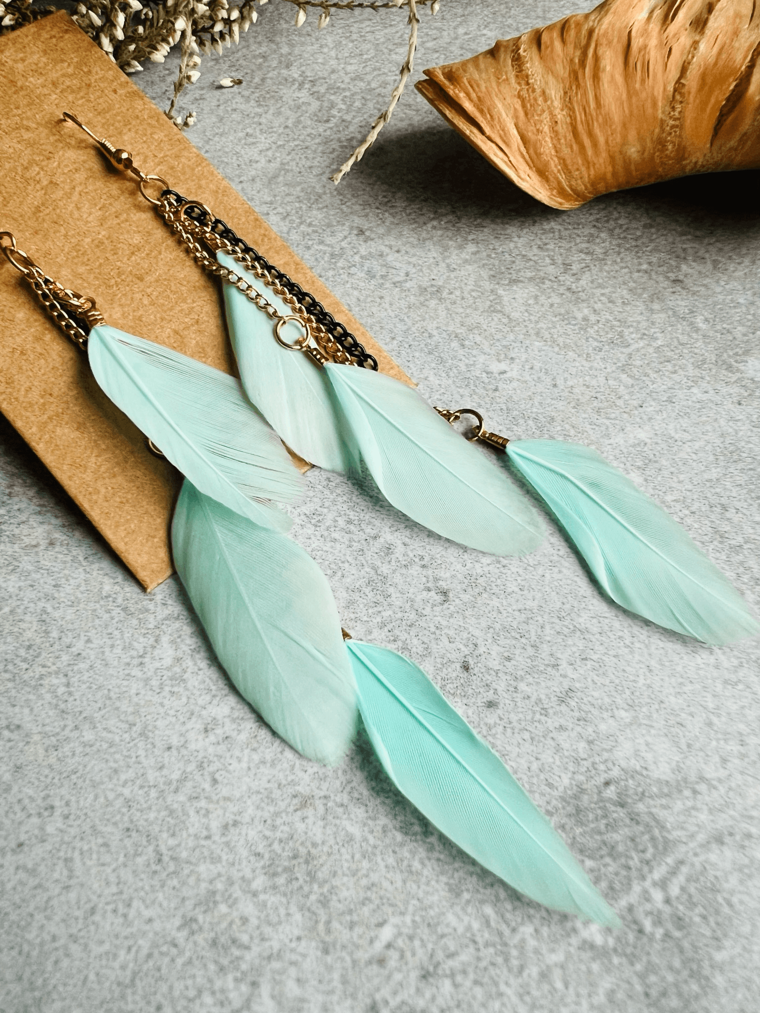 Boucles d’oreilles MARIBETH plumes vert pastel - Créations Uniques
