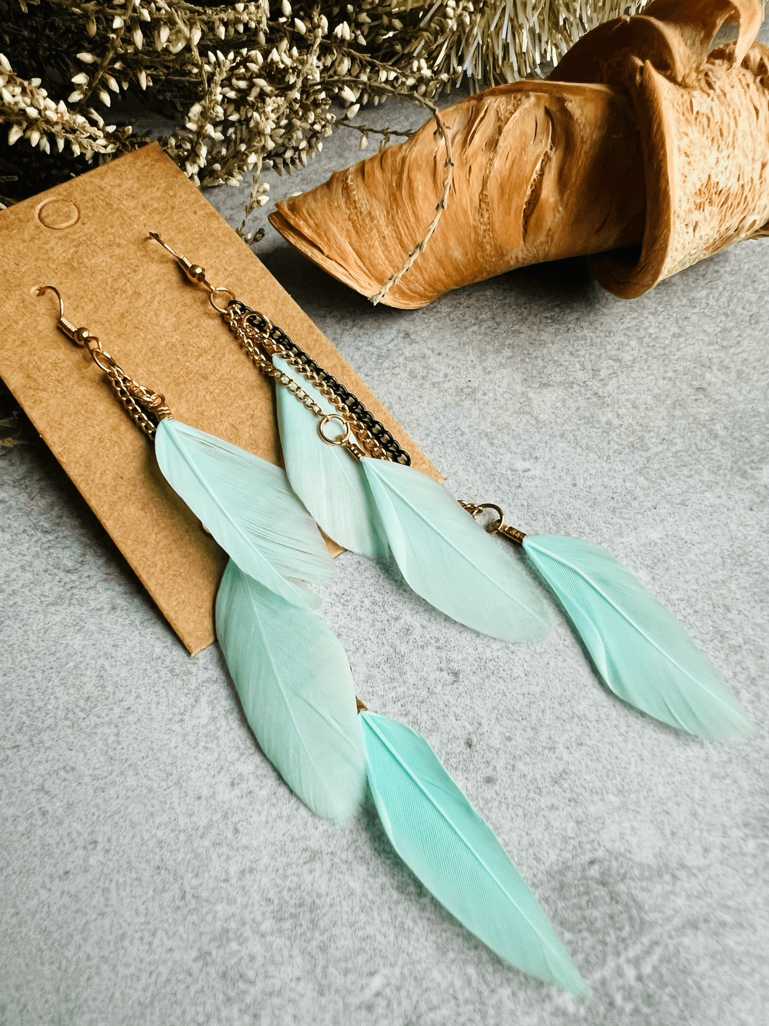 Boucles d’oreilles MARIBETH plumes vert pastel - Créations Uniques