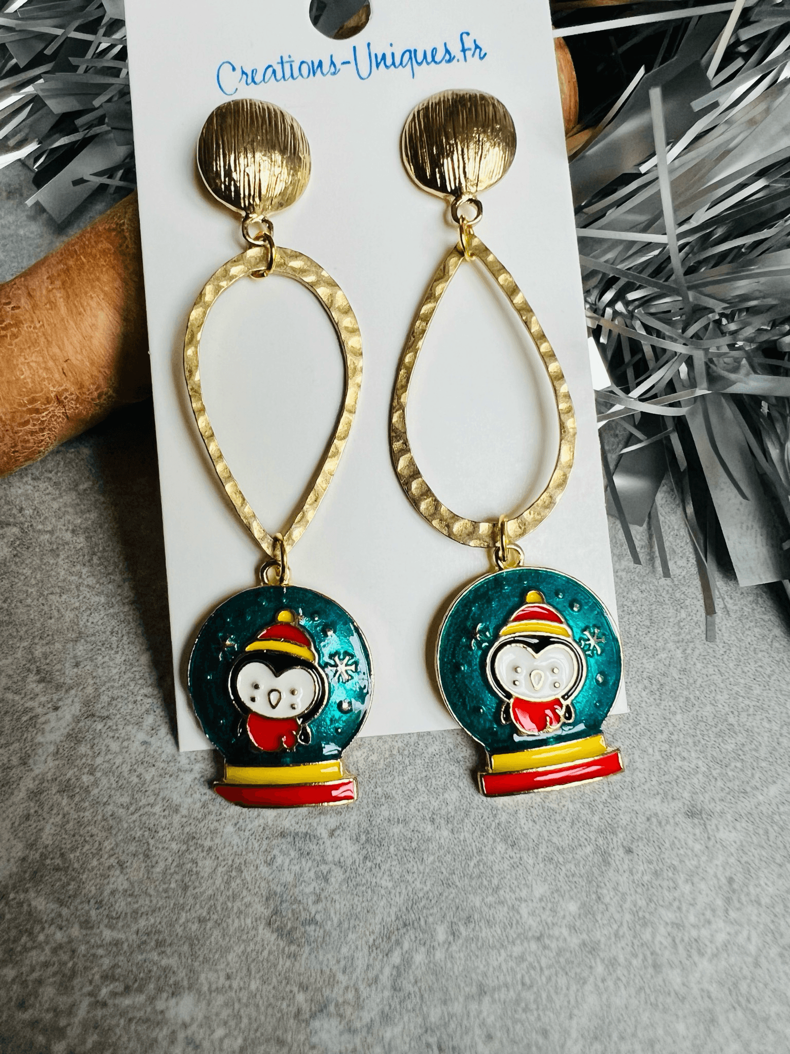 Boucles d’oreilles asymétriques YETA pingouins thème Noël - Créations Uniques - Créations Uniques